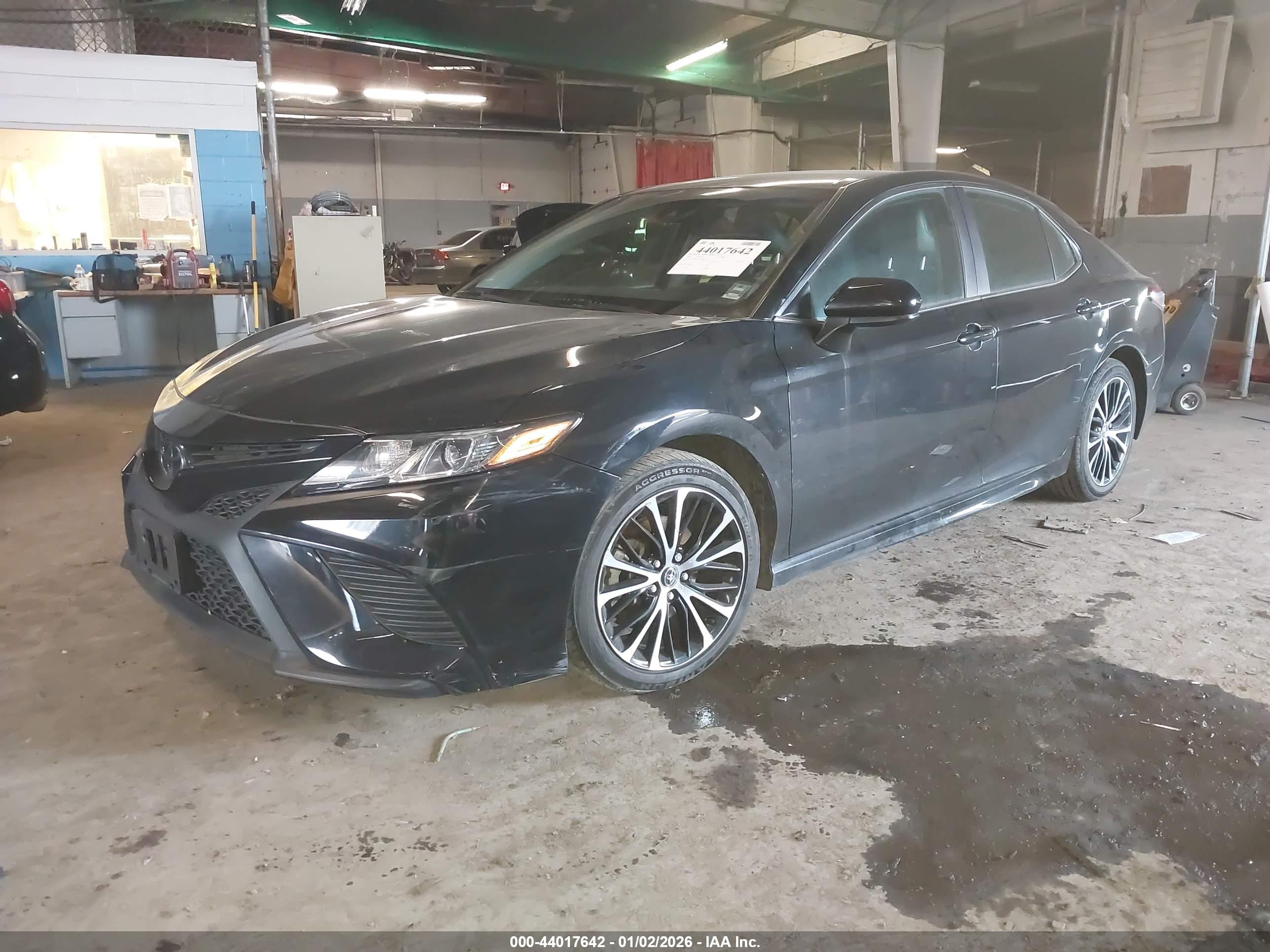 TOYOTA CAMRY image 2