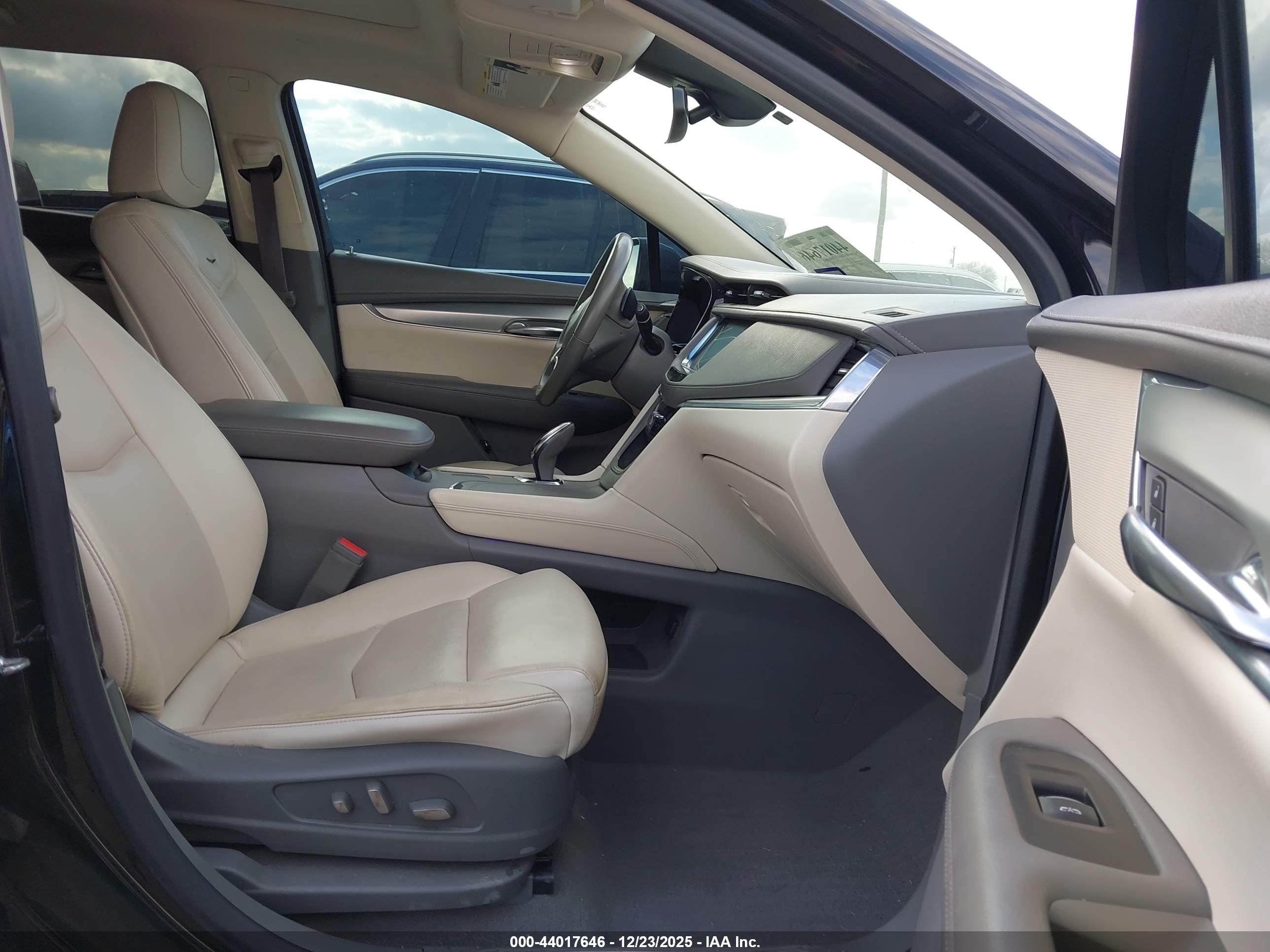 CADILLAC XT5 image 5