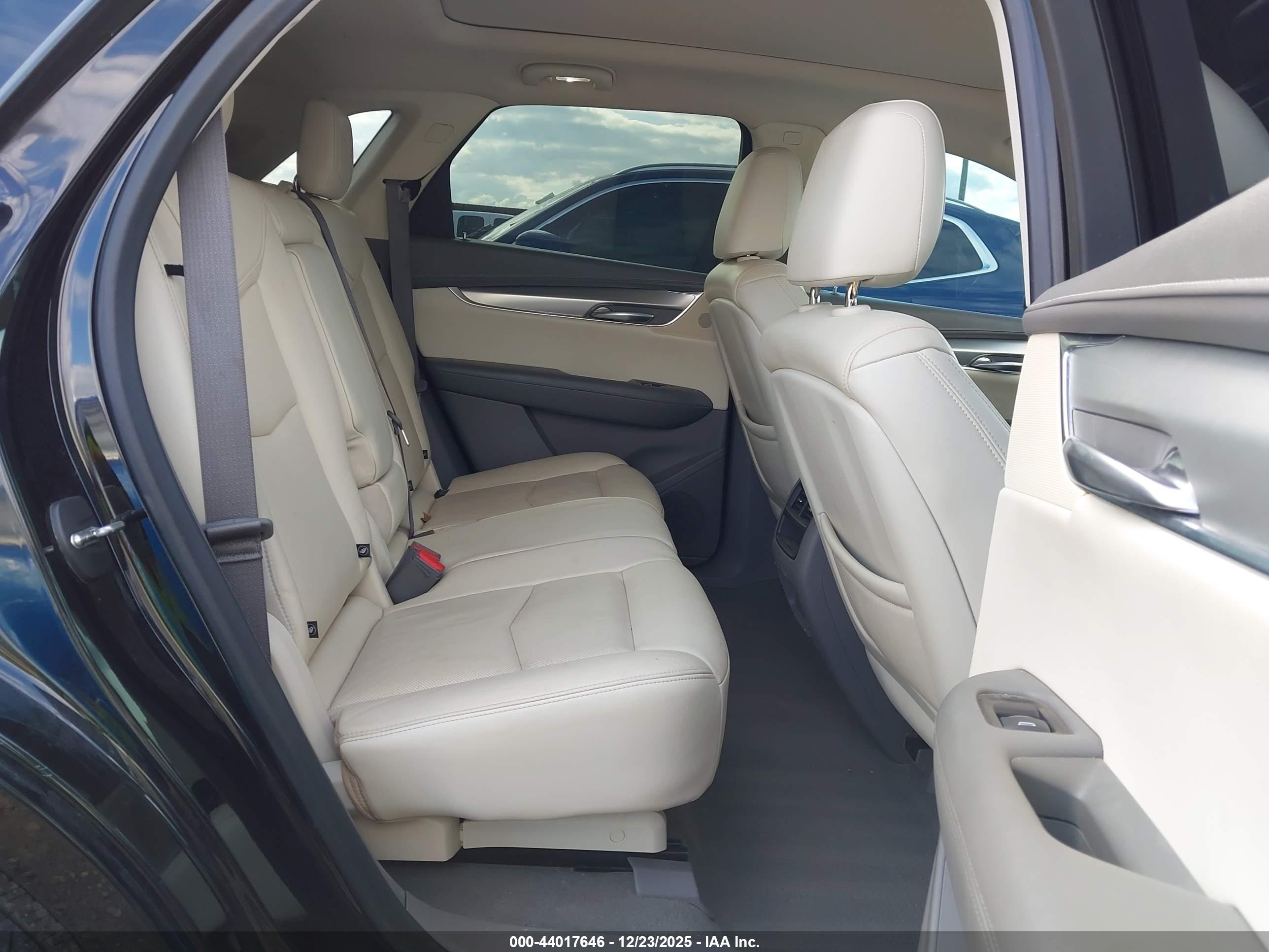 CADILLAC XT5 image 8