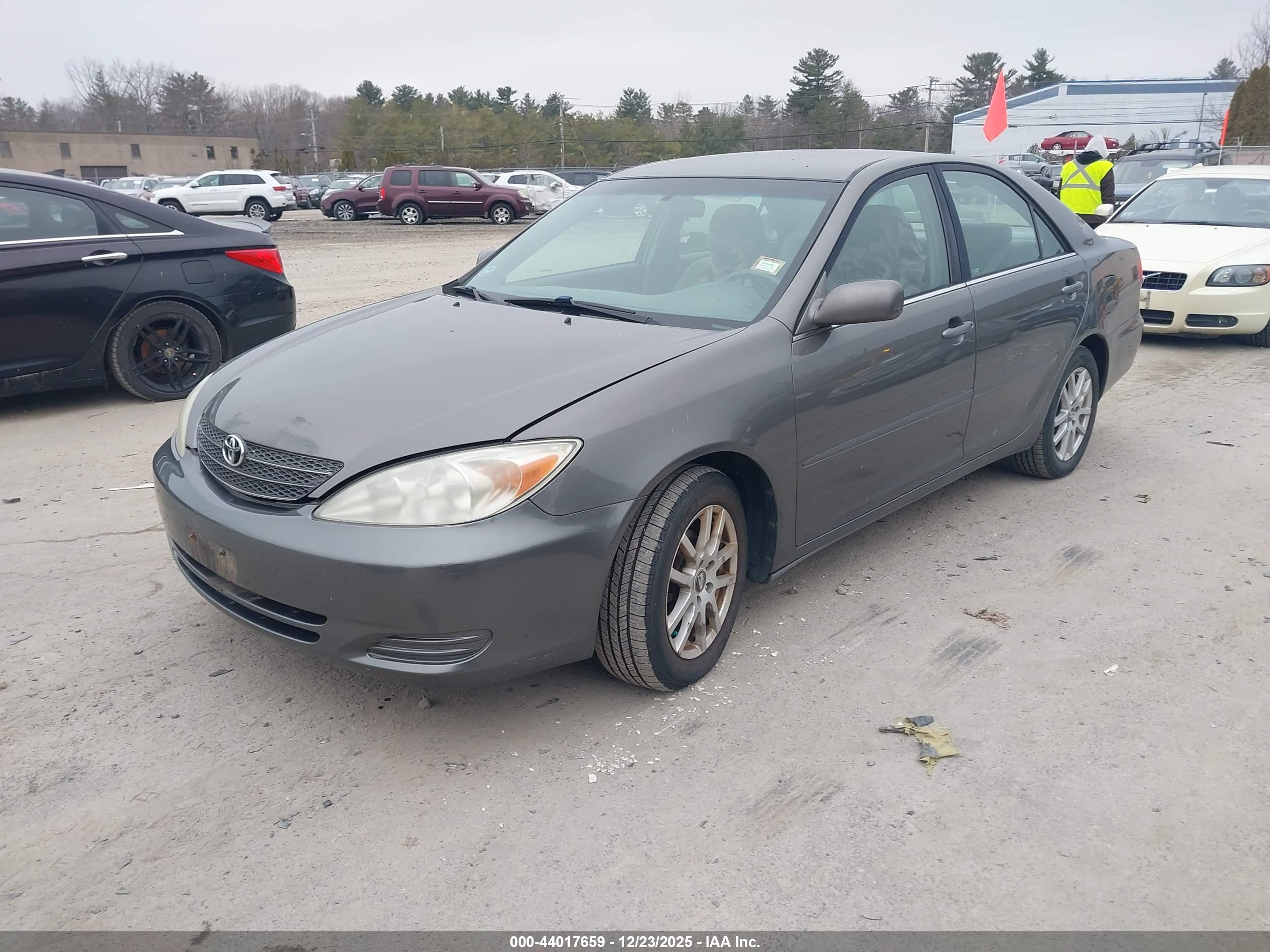 TOYOTA CAMRY image 2
