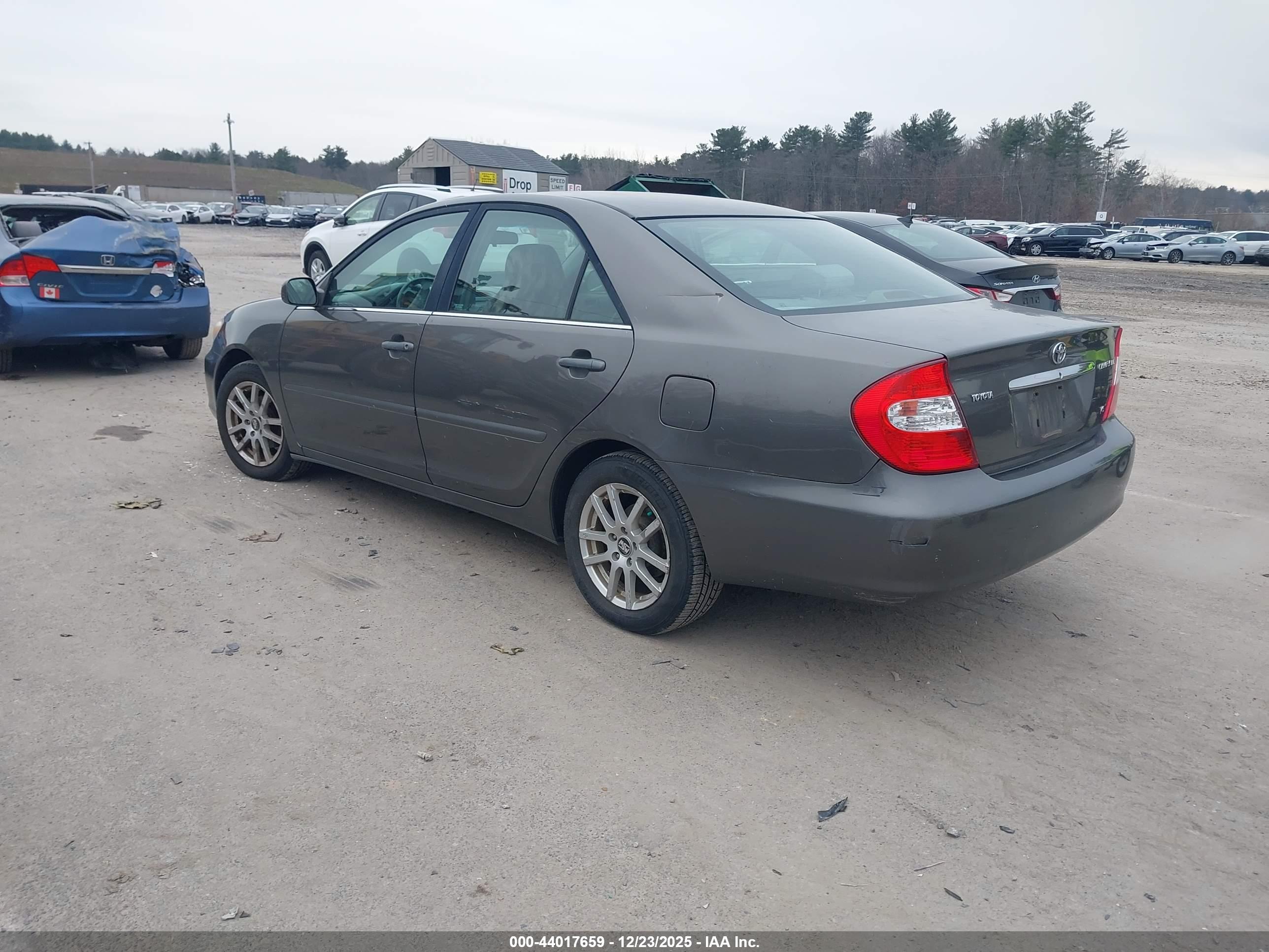 TOYOTA CAMRY image 3