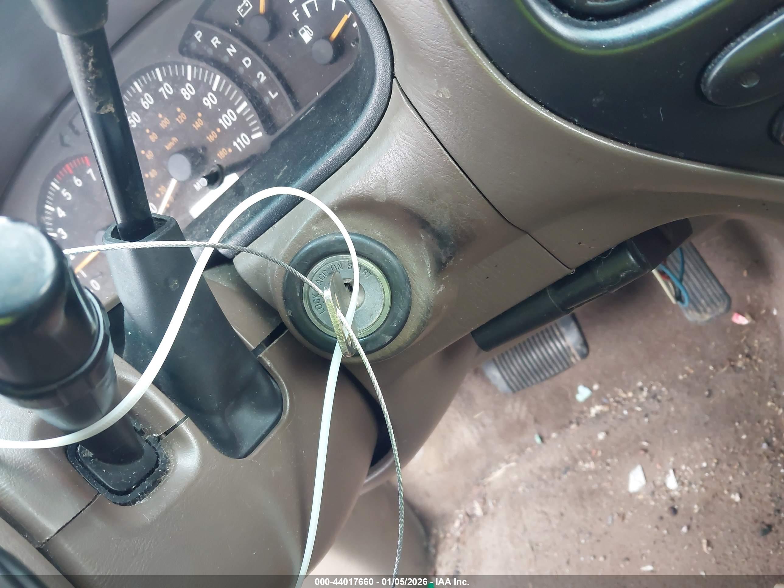 TOYOTA TUNDRA image 11