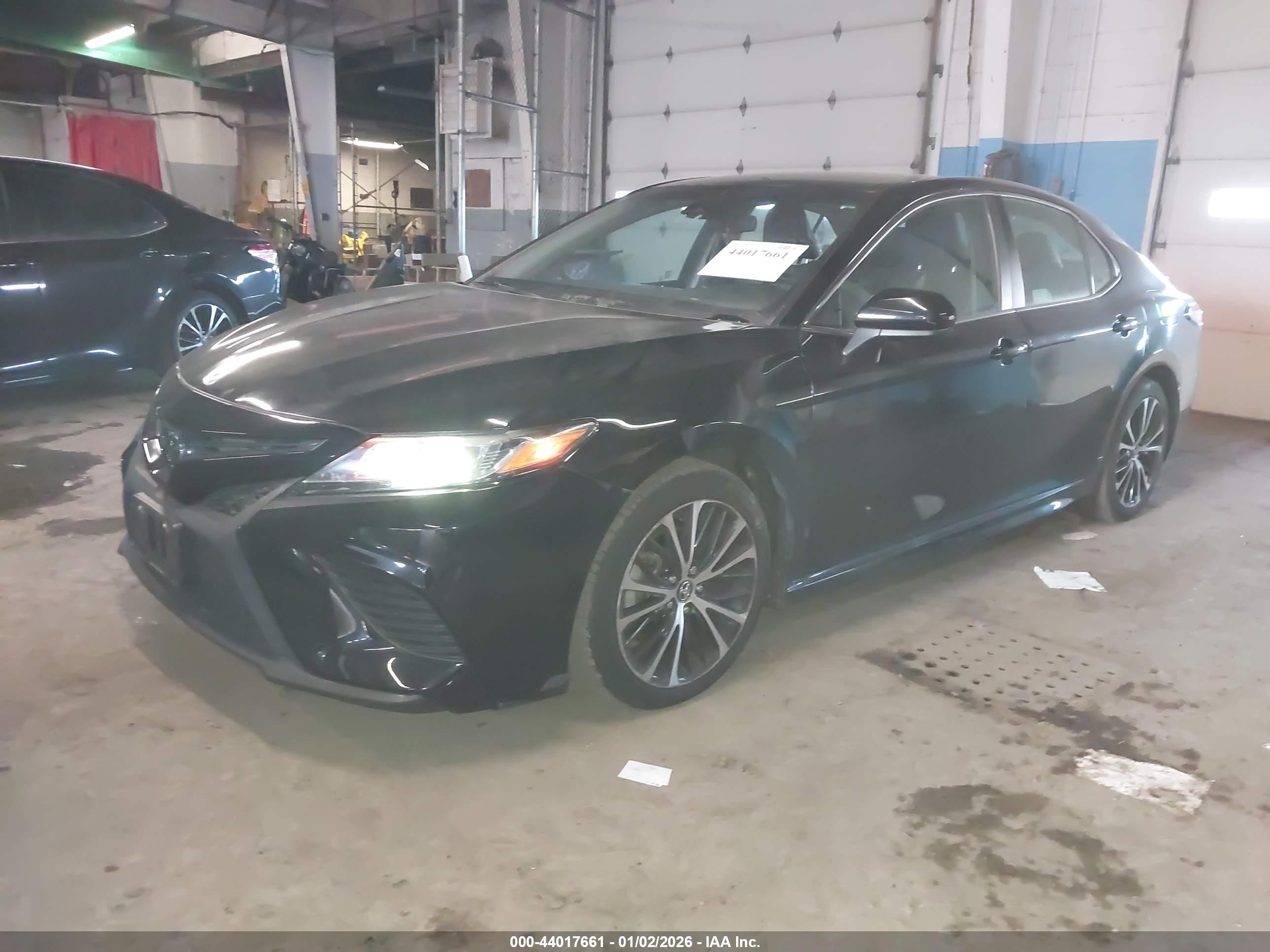 TOYOTA CAMRY image 2