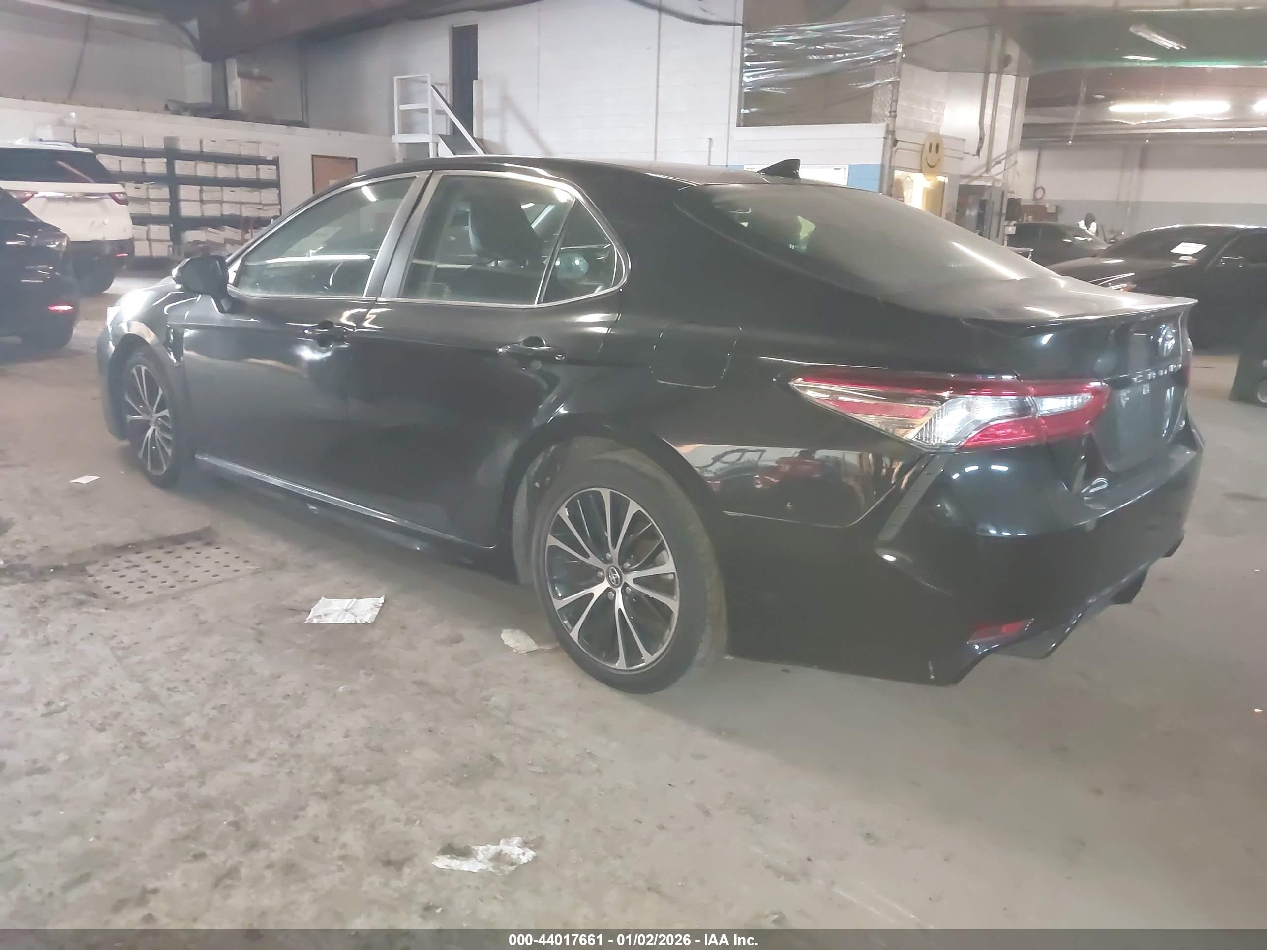 TOYOTA CAMRY image 3