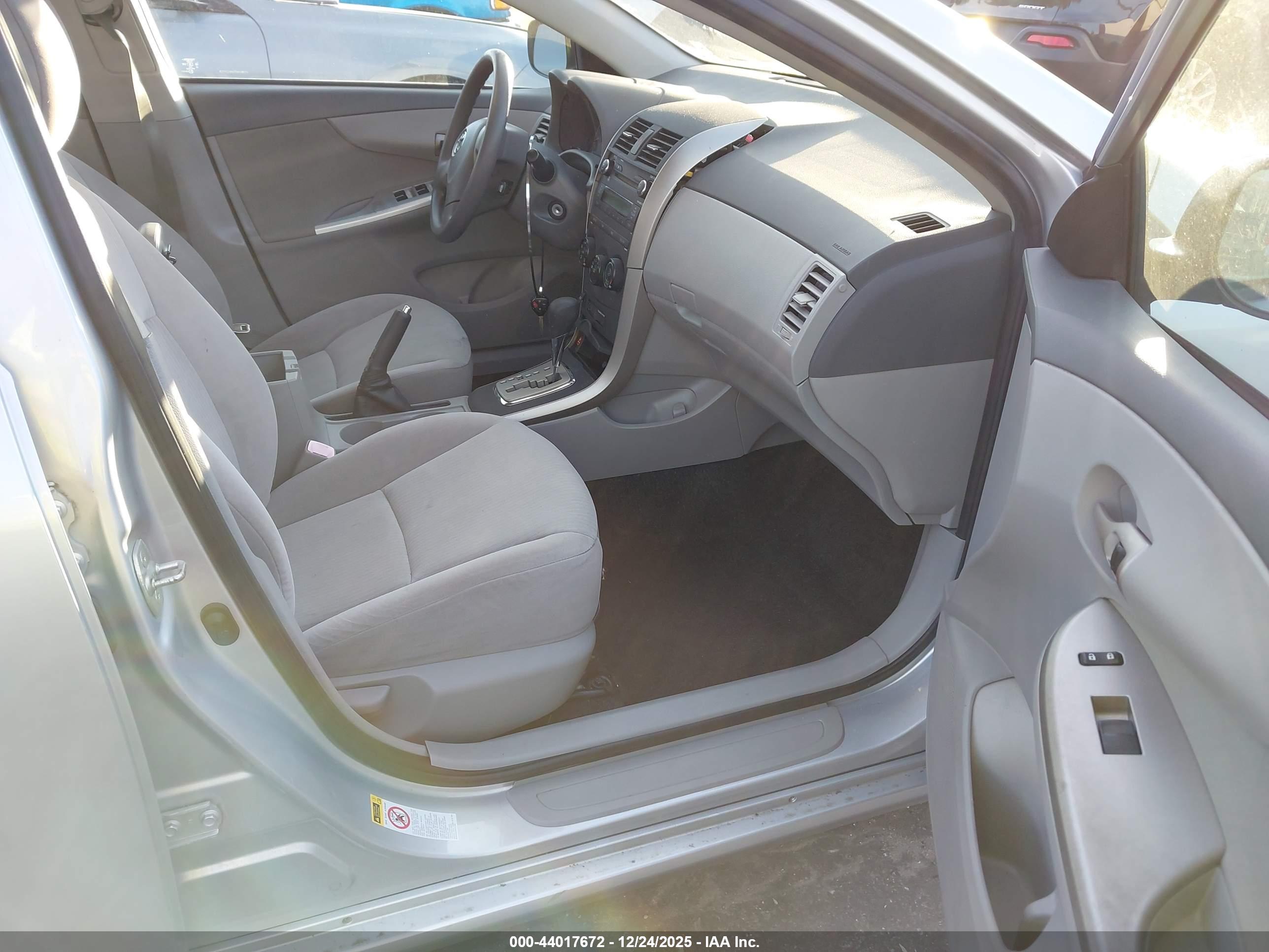 TOYOTA COROLLA image 5