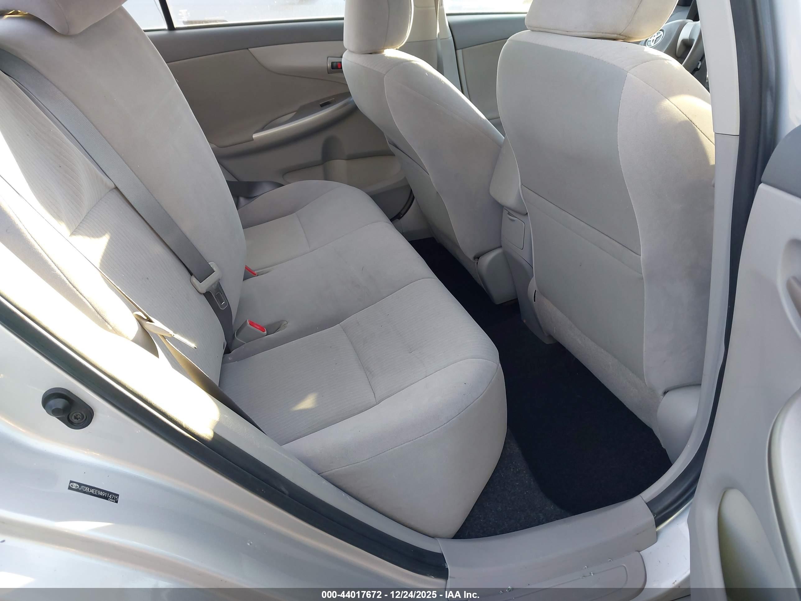 TOYOTA COROLLA image 8