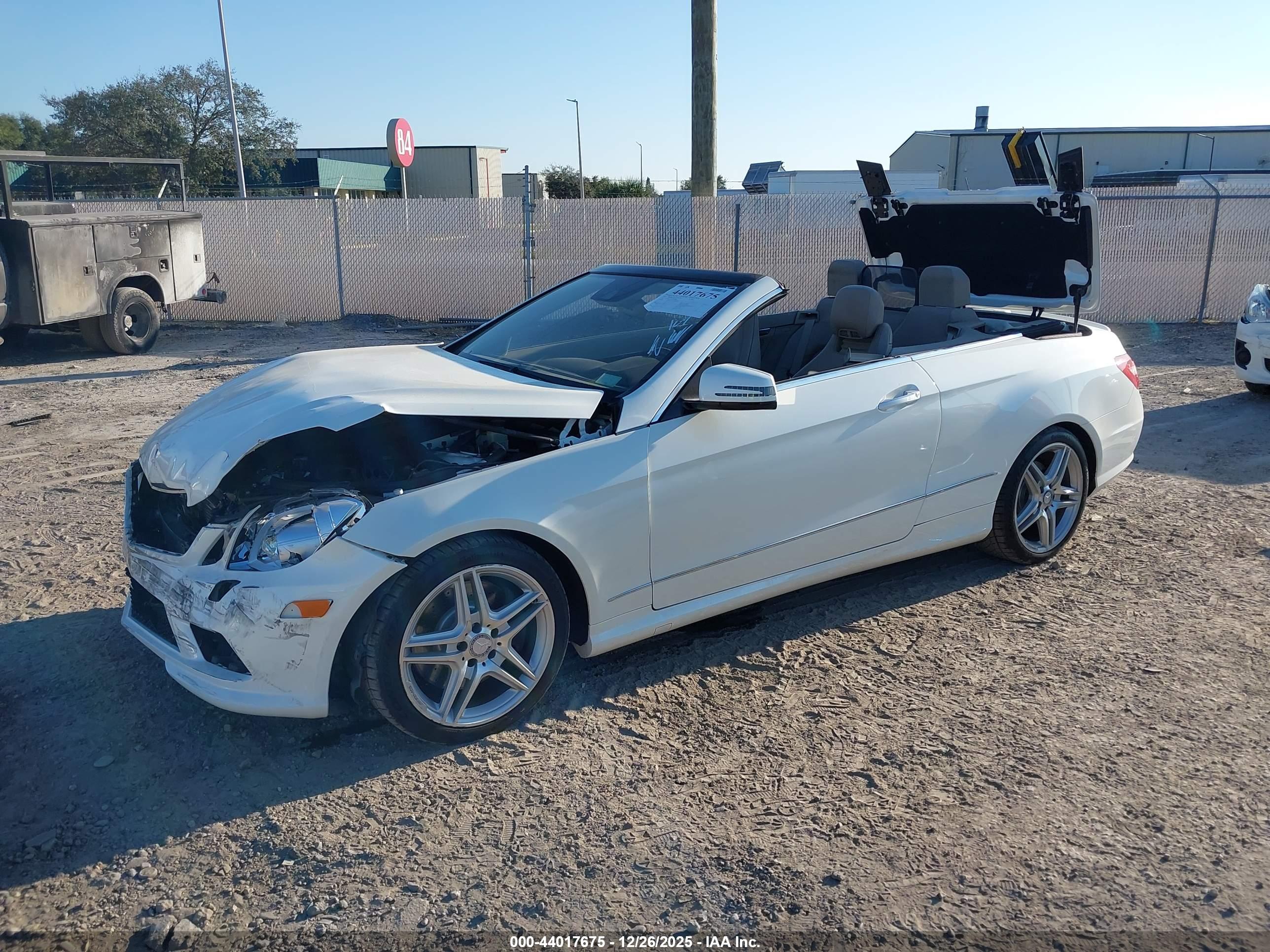 MERCEDES-BENZ E image 2