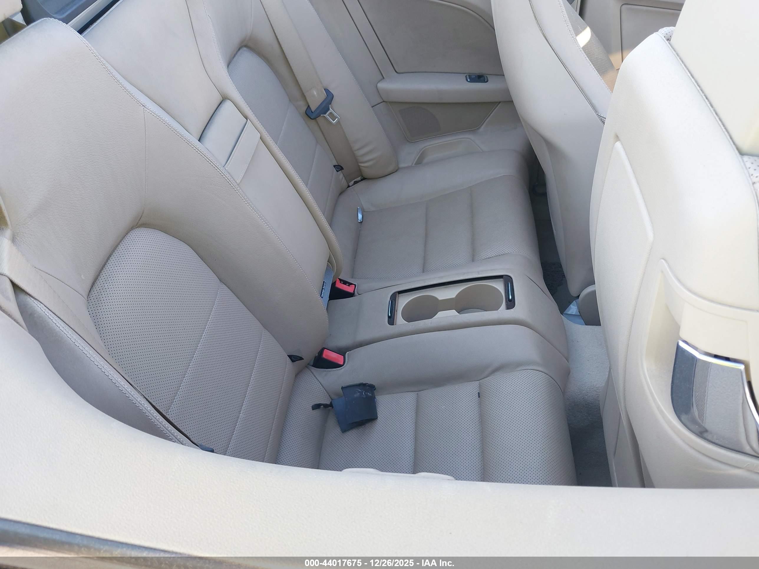 MERCEDES-BENZ E image 8
