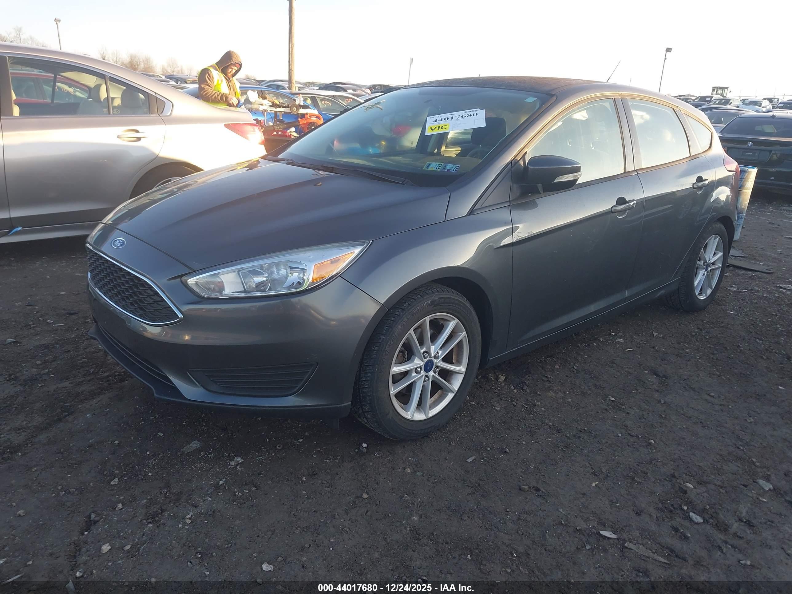 FORD FOCUS image 2