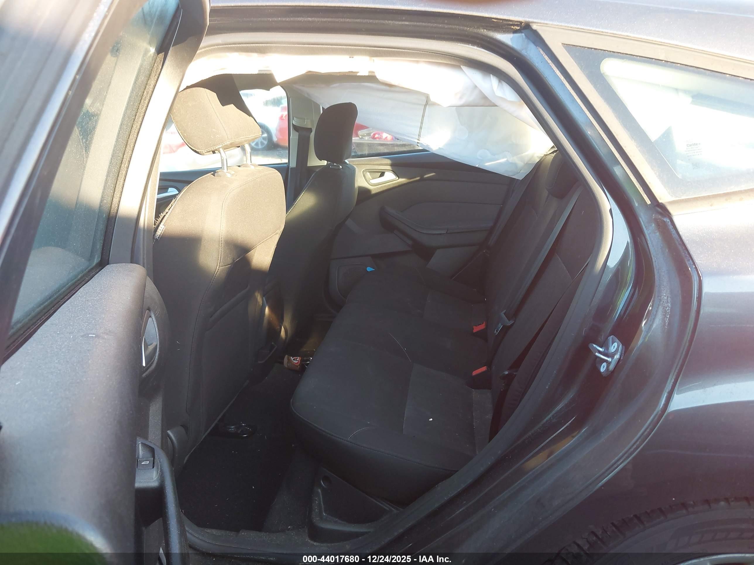 FORD FOCUS image 8