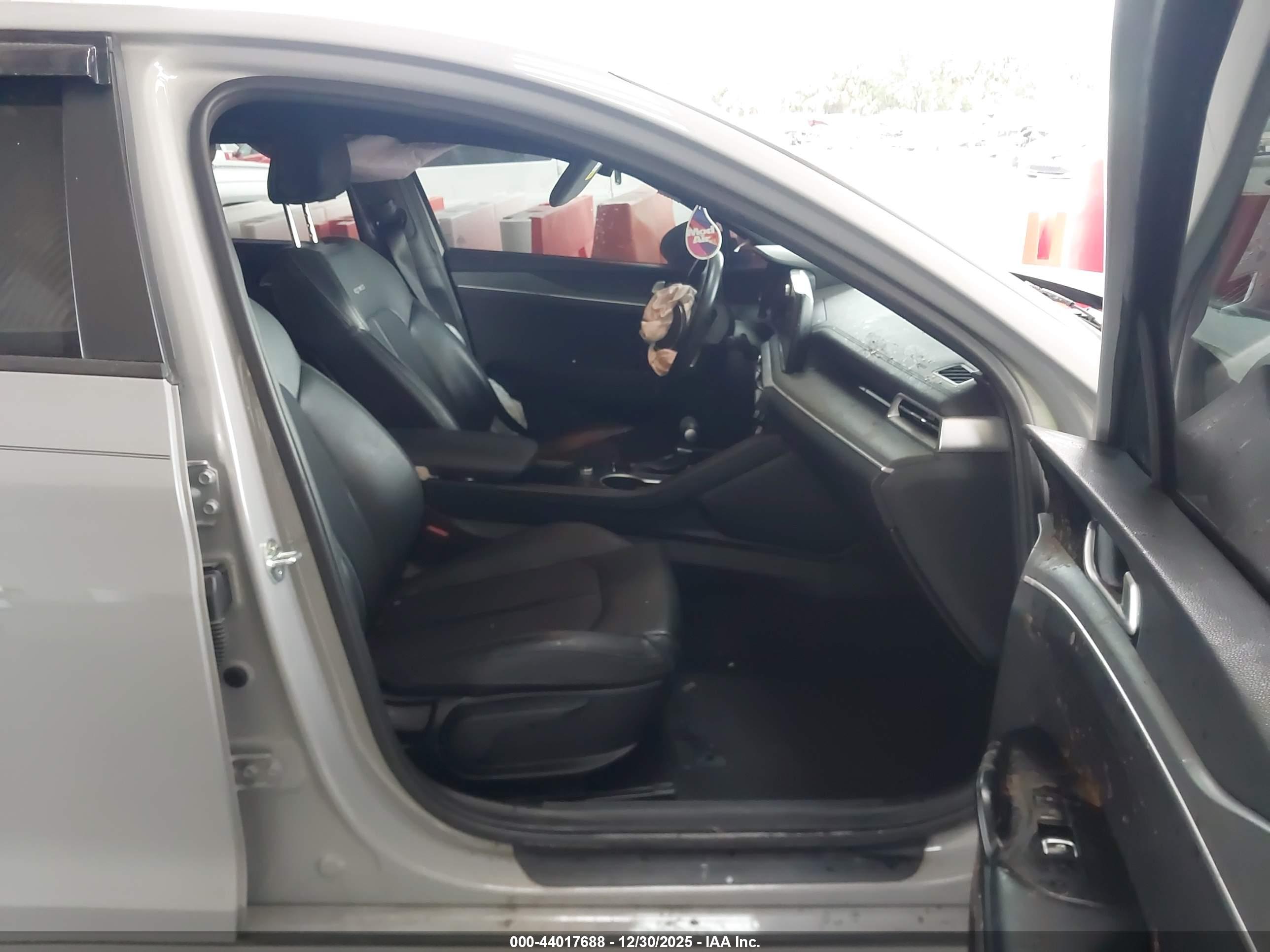 KIA K5 image 5