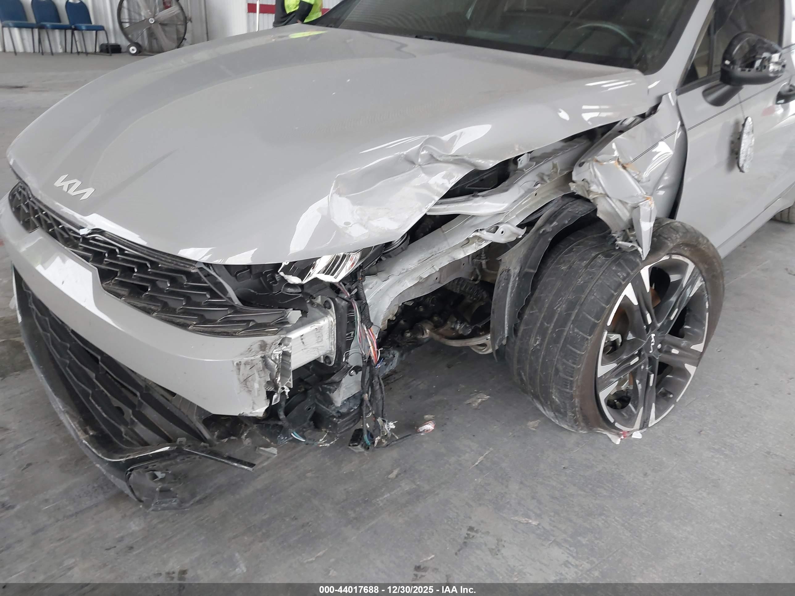 KIA K5 image 6