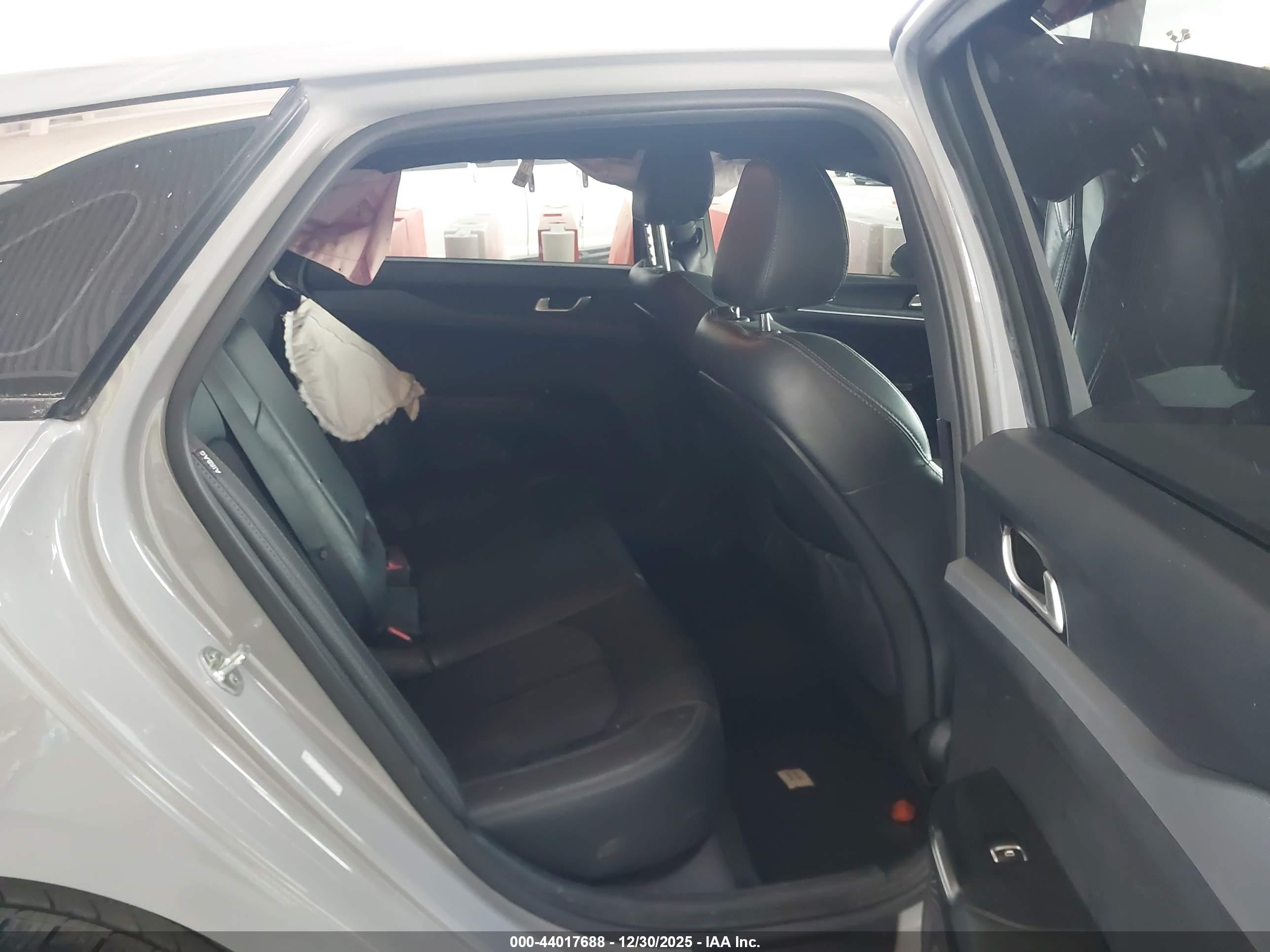KIA K5 image 8