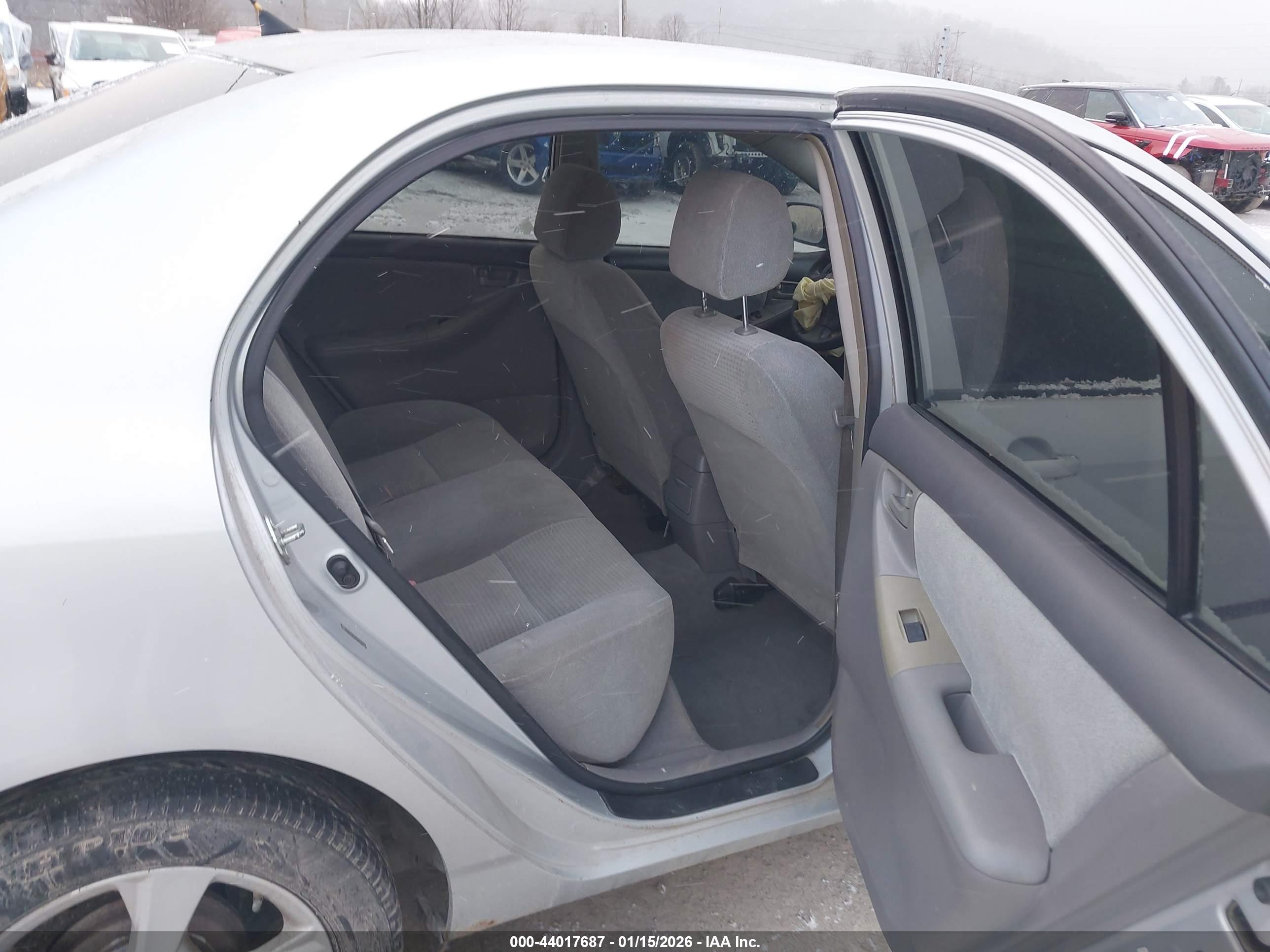 TOYOTA COROLLA image 8