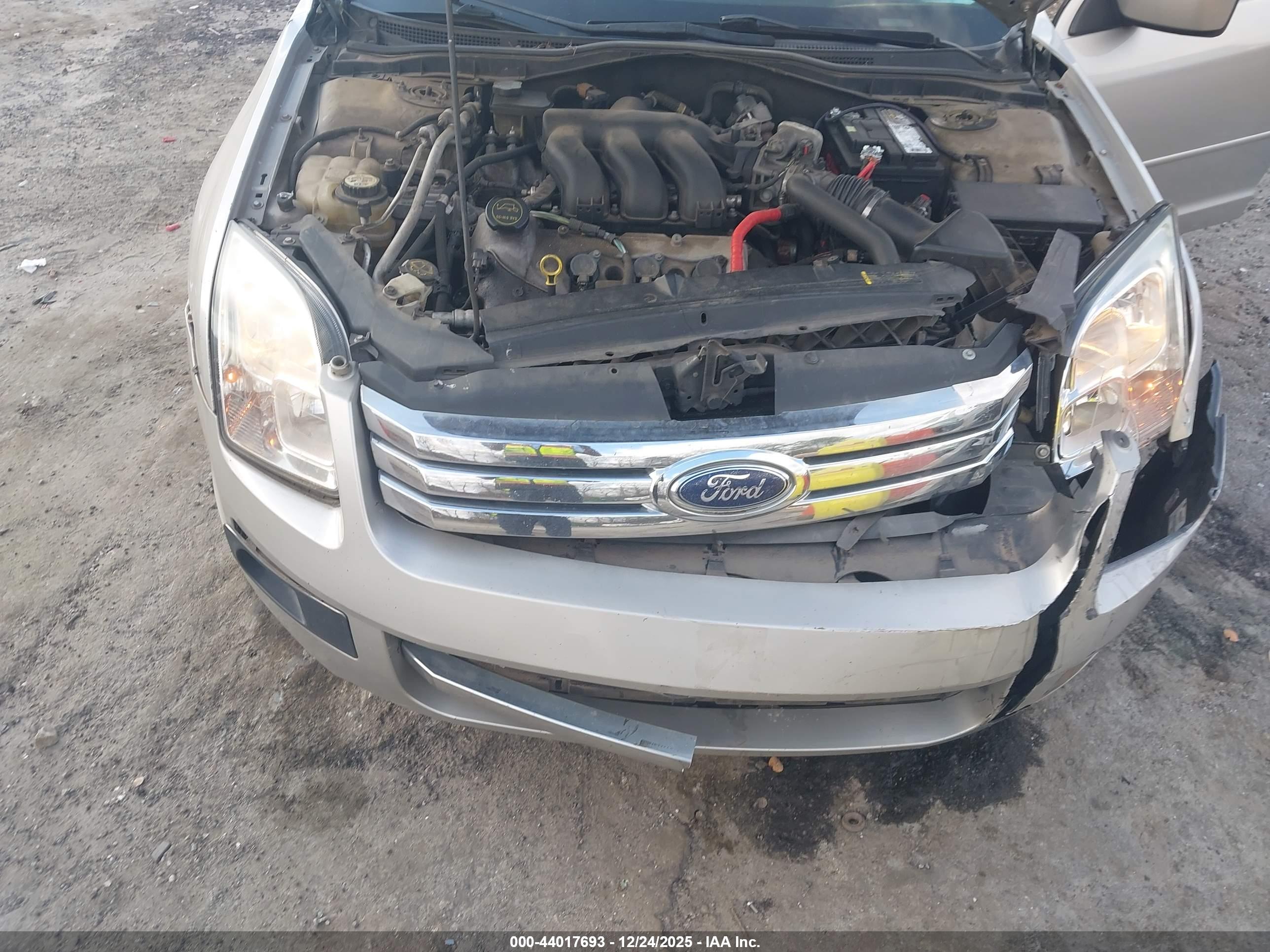 FORD FUSION image 10