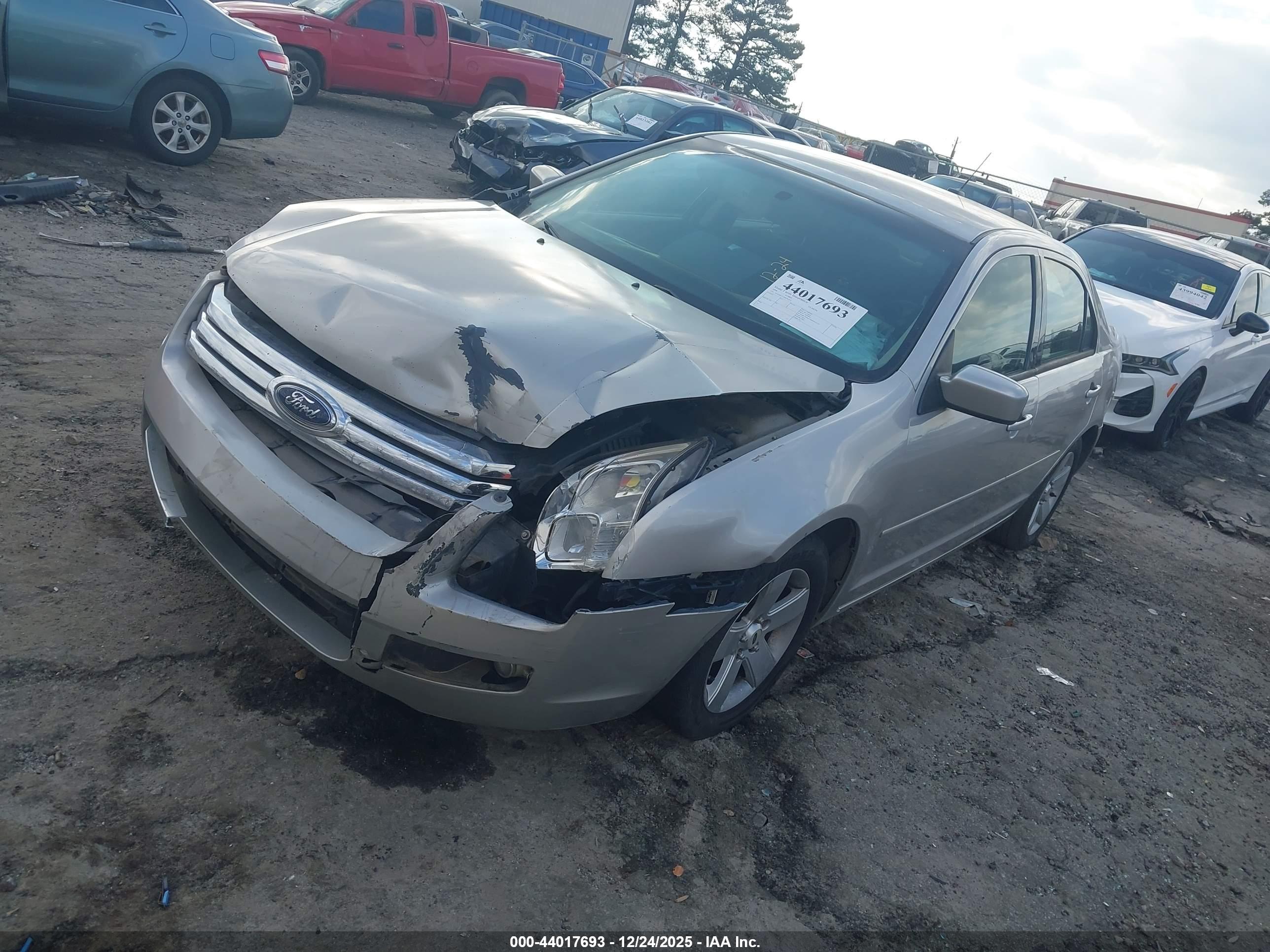 FORD FUSION image 2