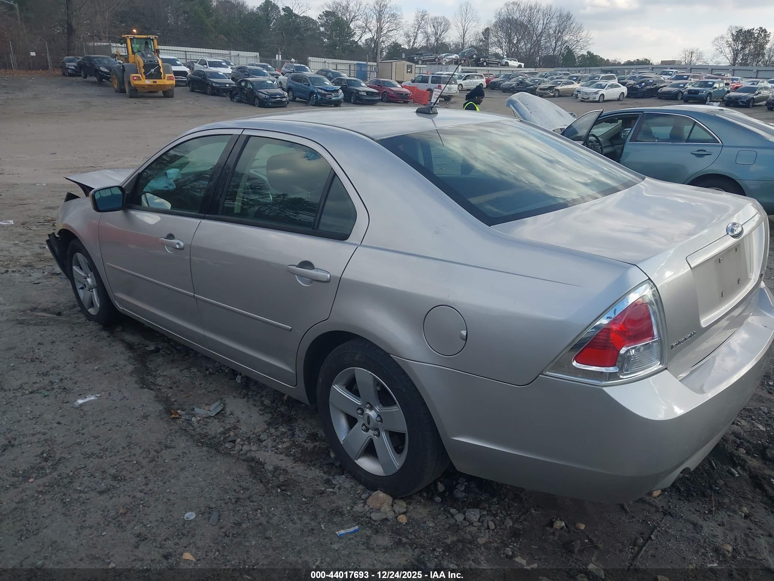 FORD FUSION image 3