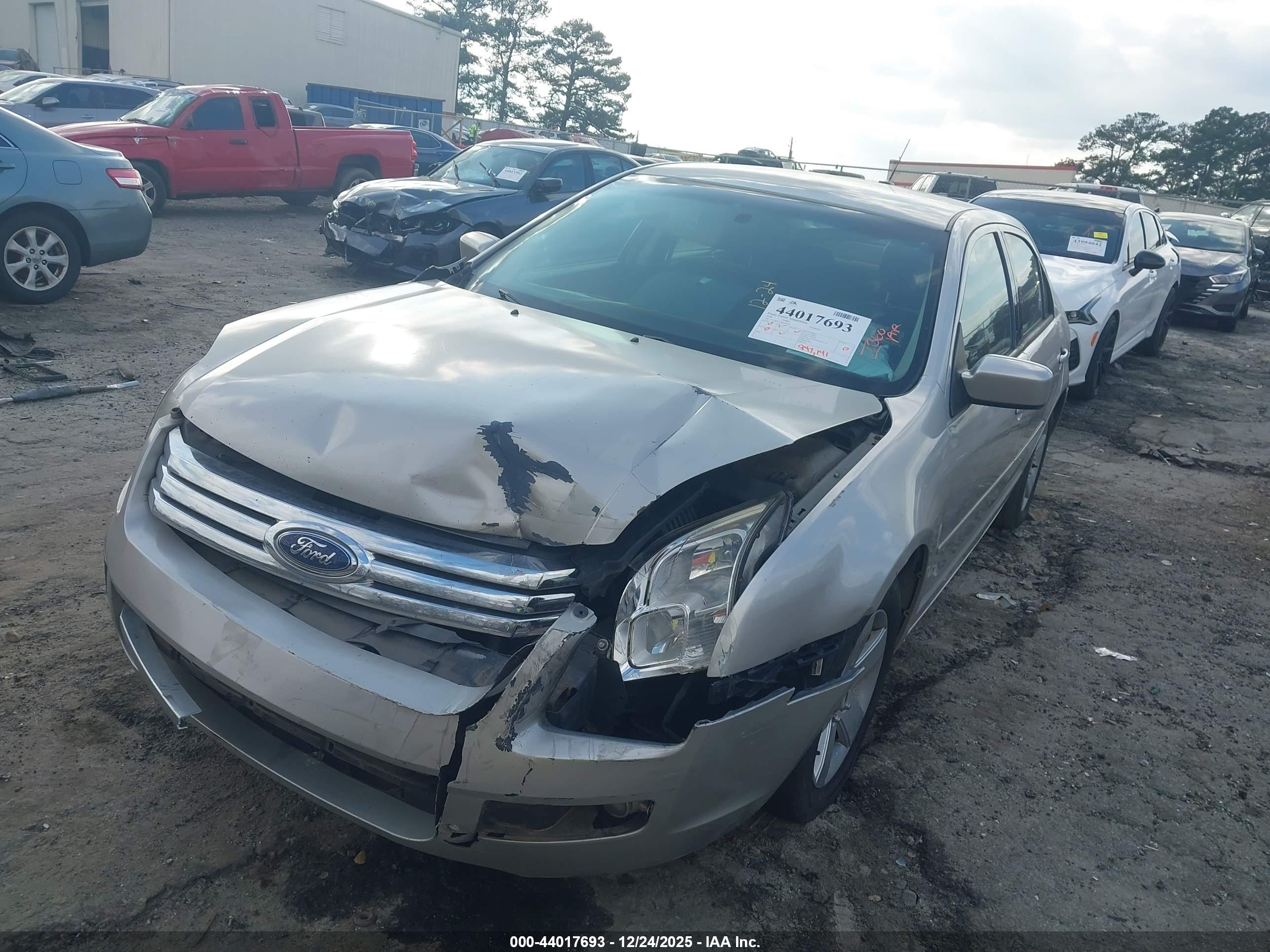 FORD FUSION image 6