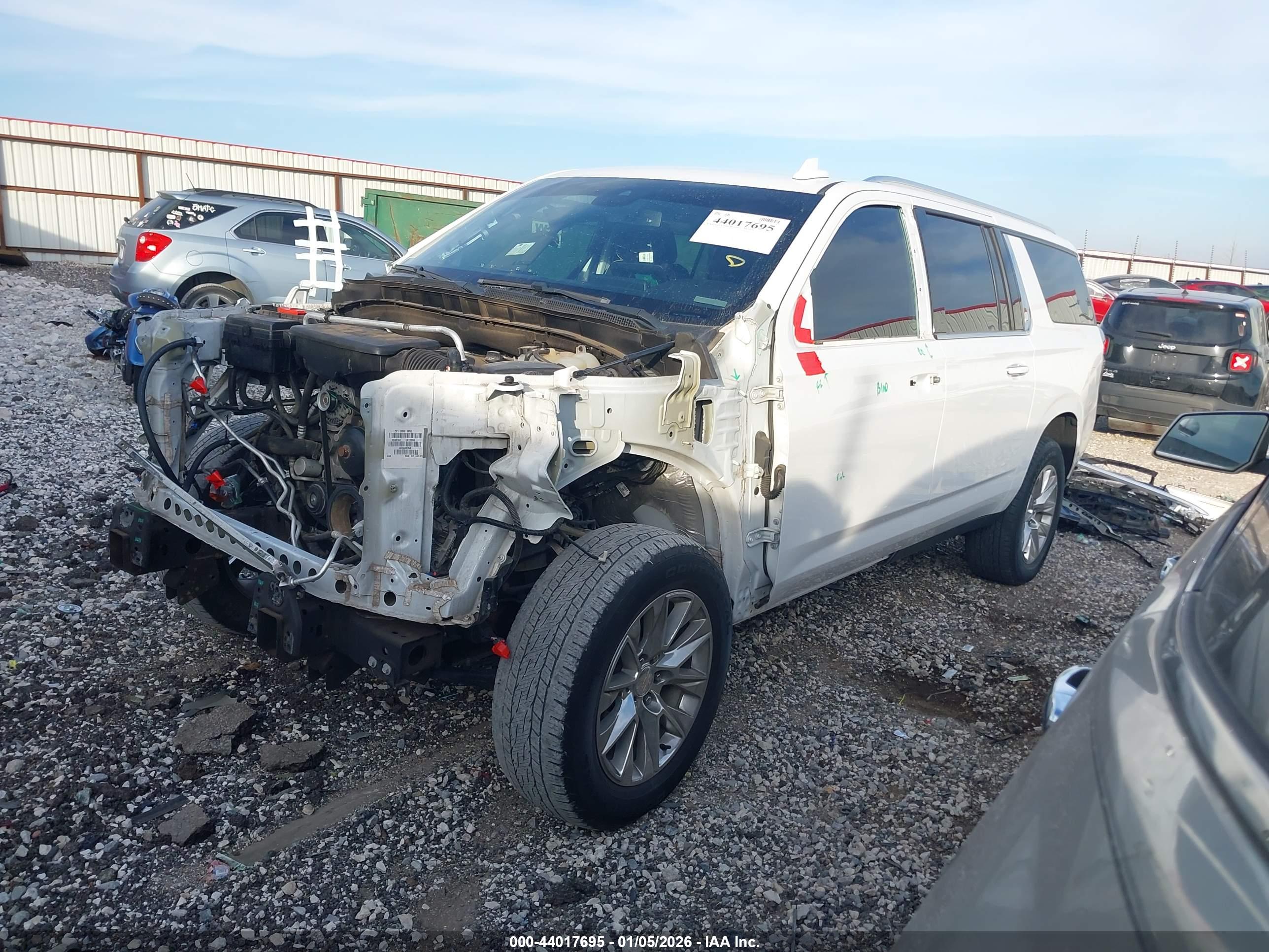 CHEVROLET SUBURBAN image 2