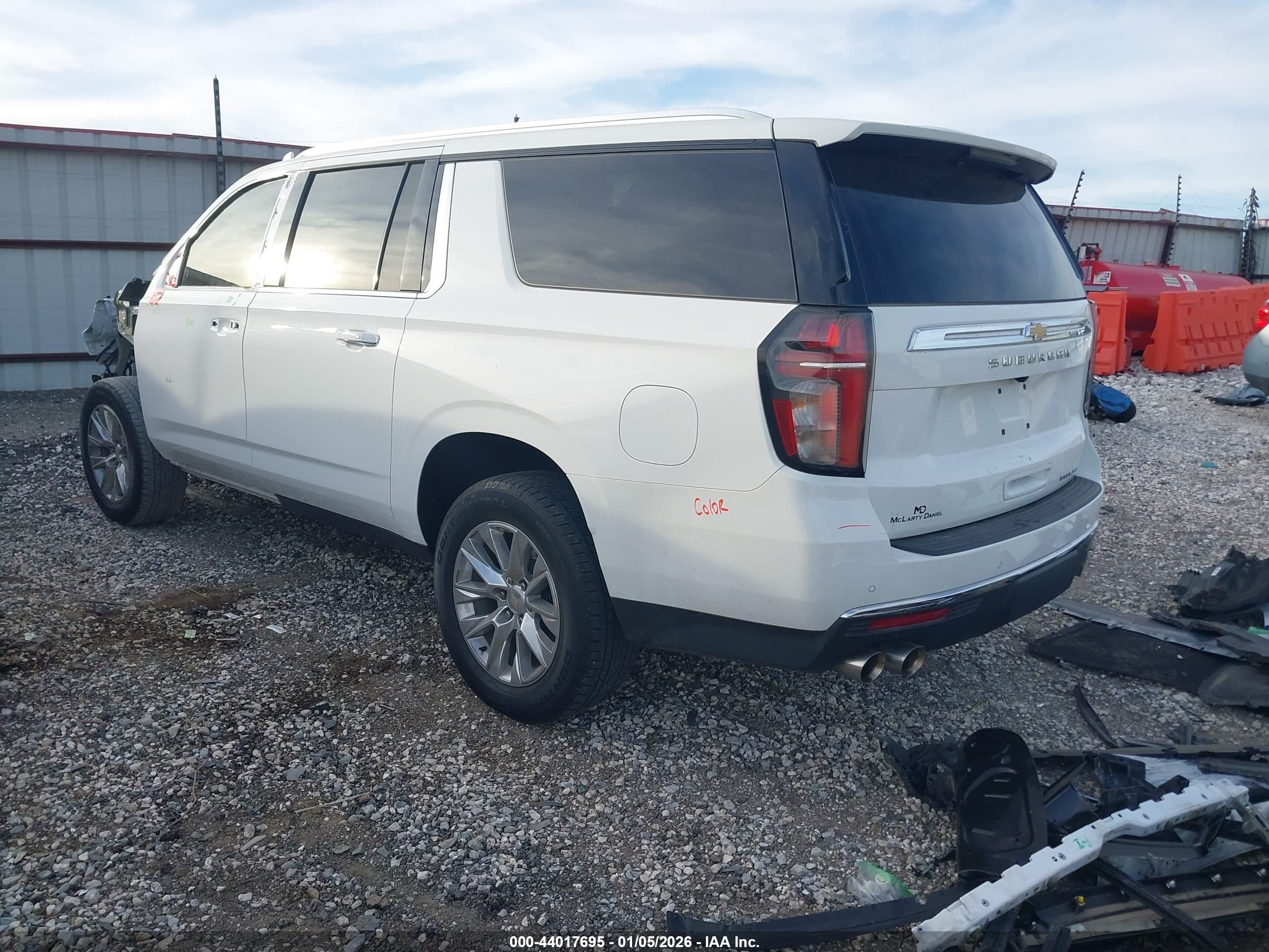 CHEVROLET SUBURBAN image 3