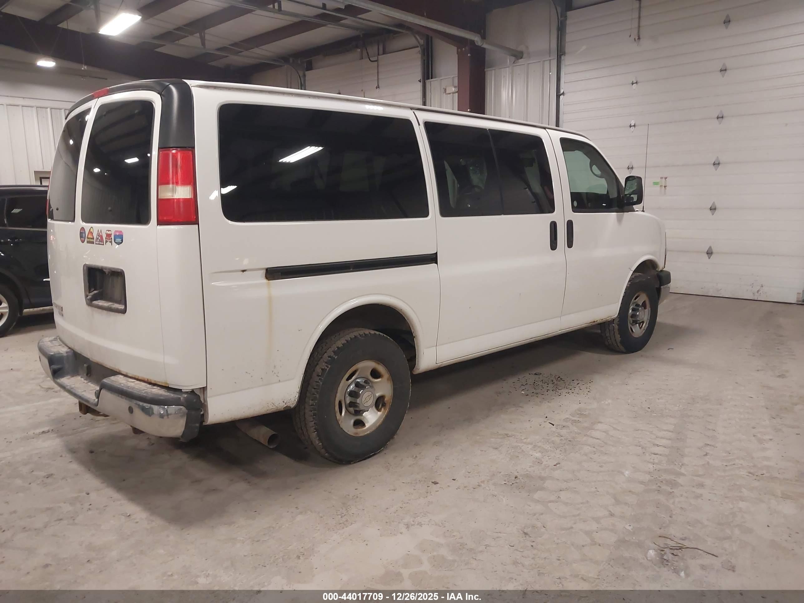 CHEVROLET EXPRESS image 4