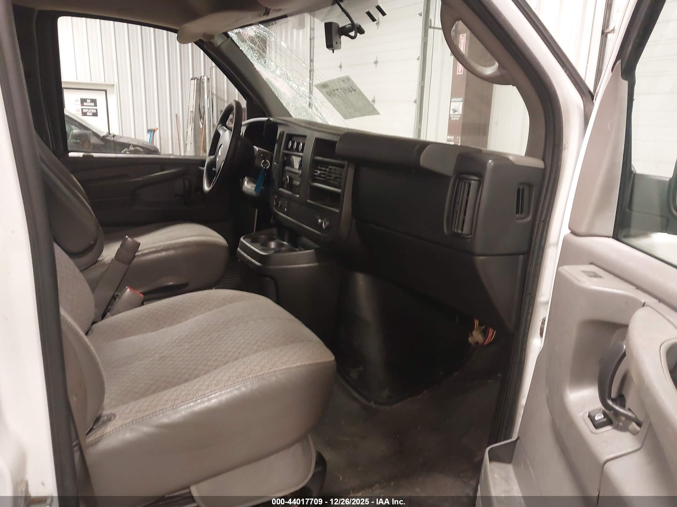 CHEVROLET EXPRESS image 5