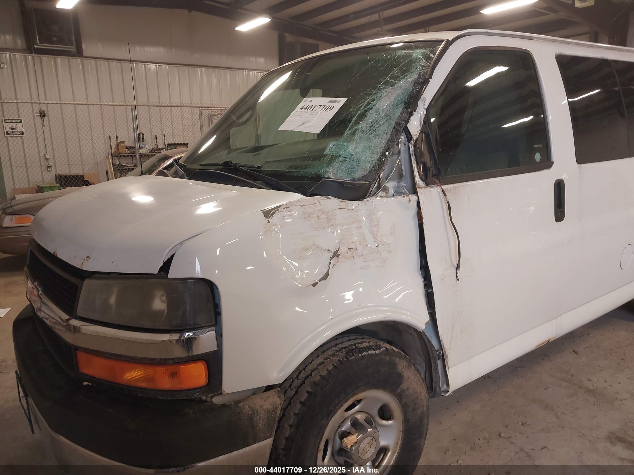 CHEVROLET EXPRESS image 6