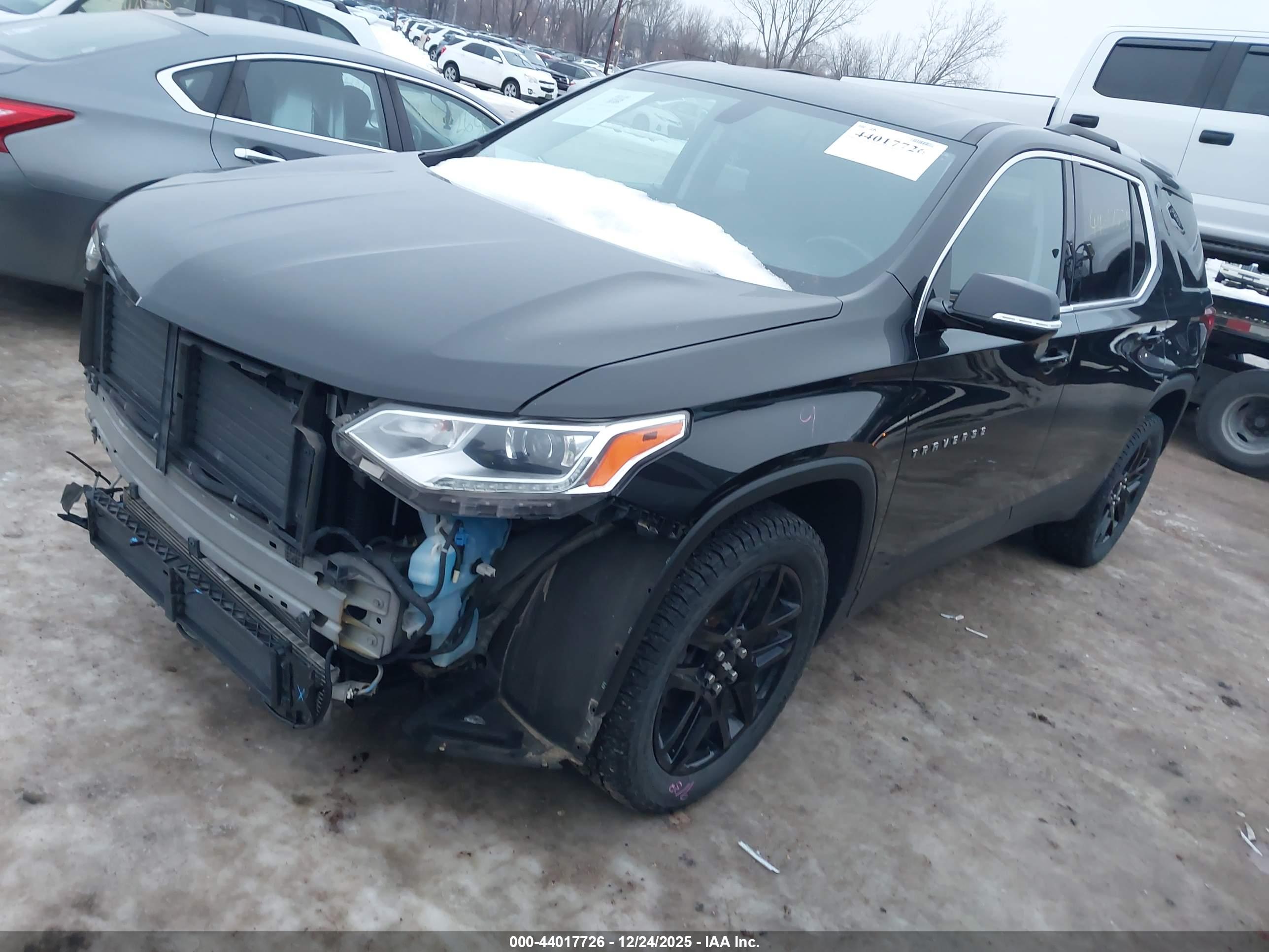 CHEVROLET TRAVERSE image 2