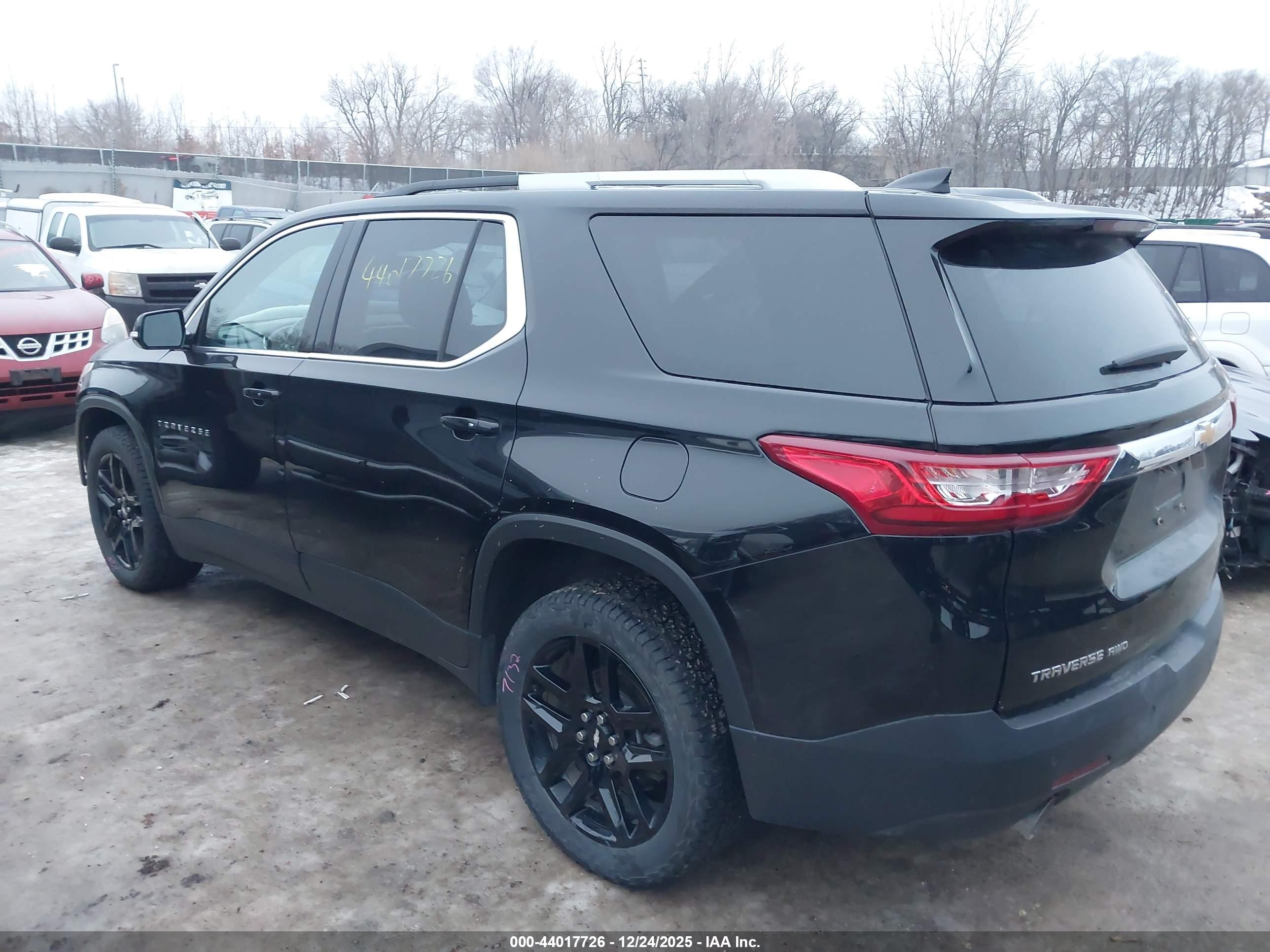 CHEVROLET TRAVERSE image 3
