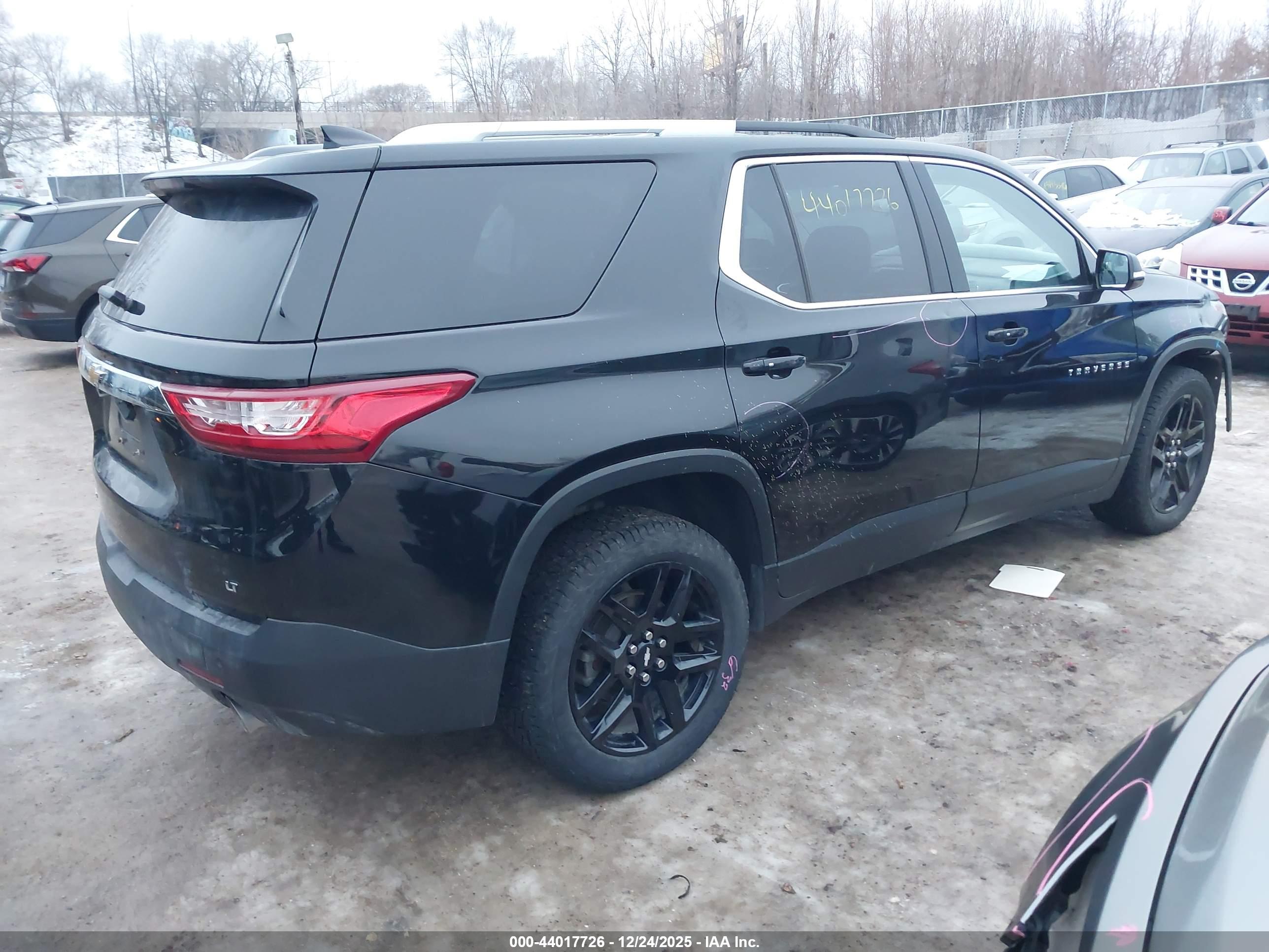 CHEVROLET TRAVERSE image 4