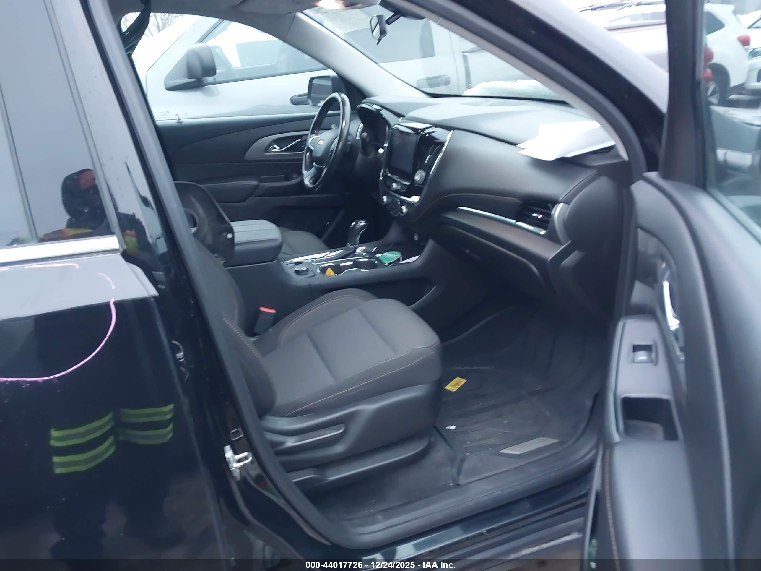 CHEVROLET TRAVERSE image 5