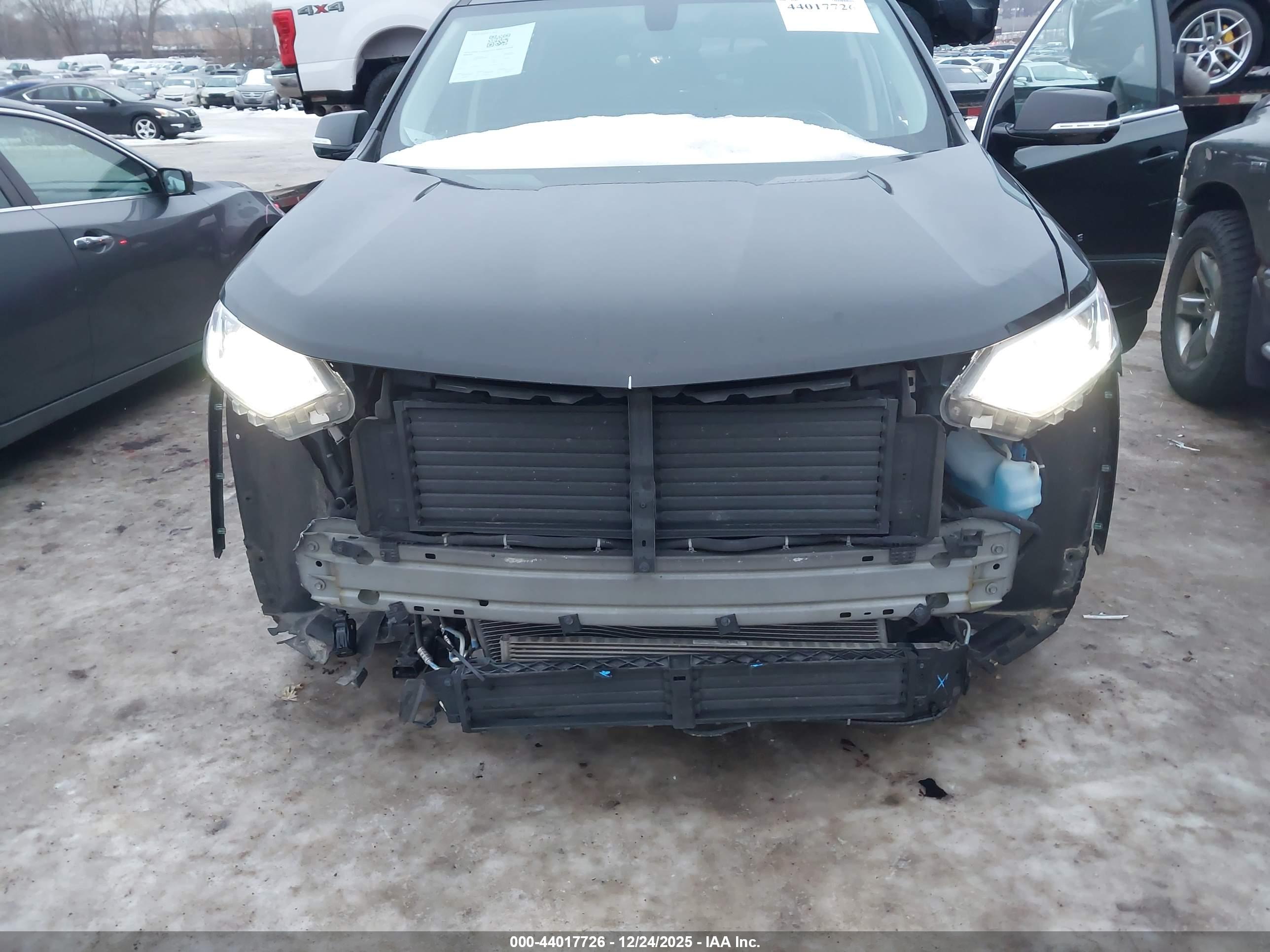 CHEVROLET TRAVERSE image 6