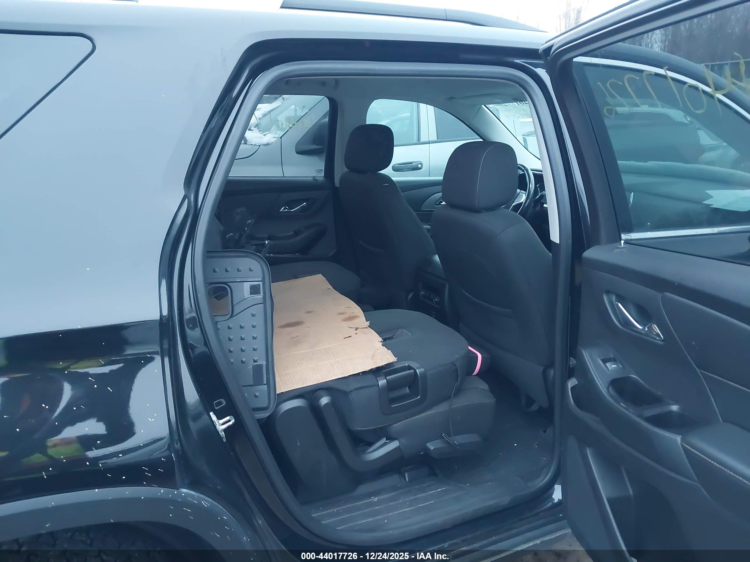 CHEVROLET TRAVERSE image 8