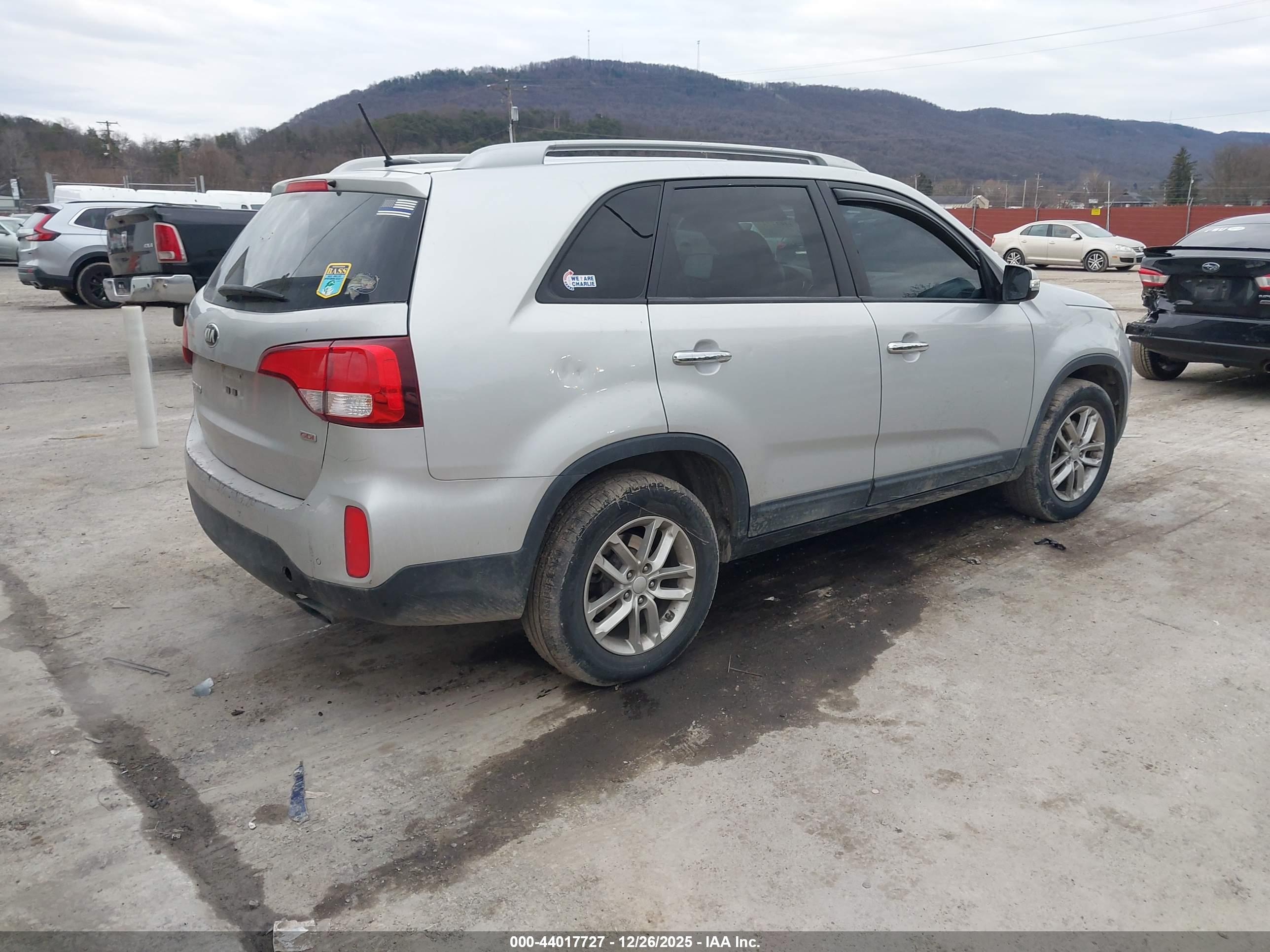 KIA SORENTO image 4