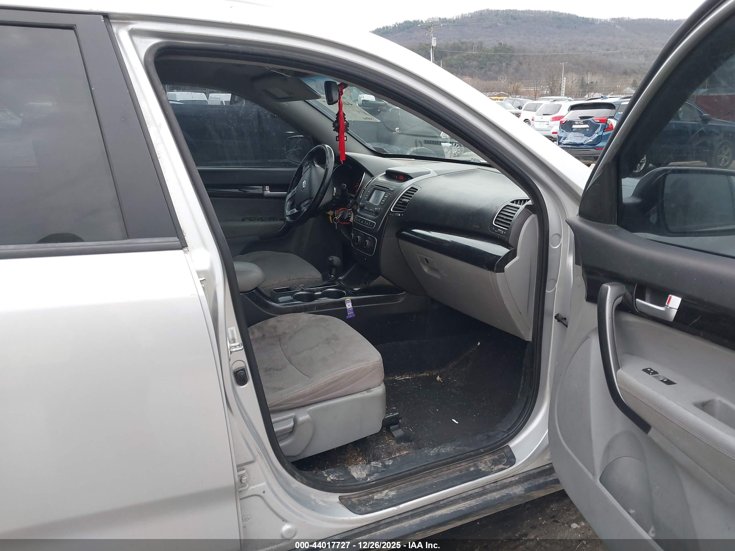 KIA SORENTO image 5