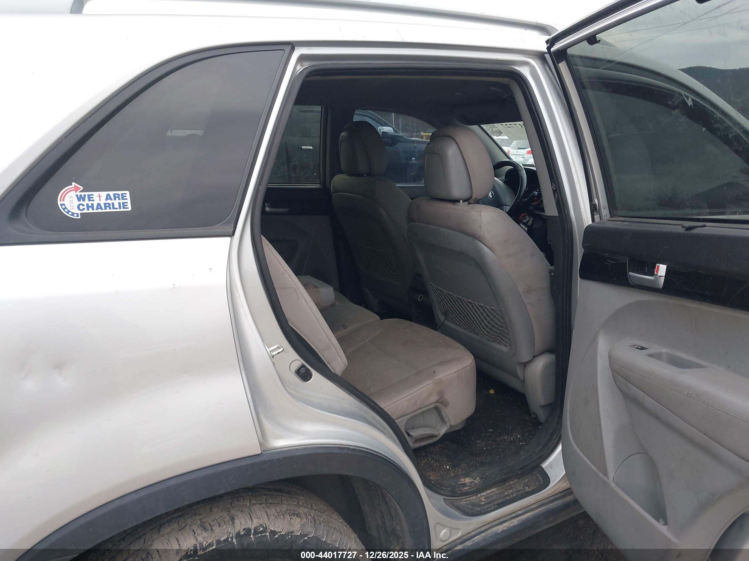 KIA SORENTO image 8