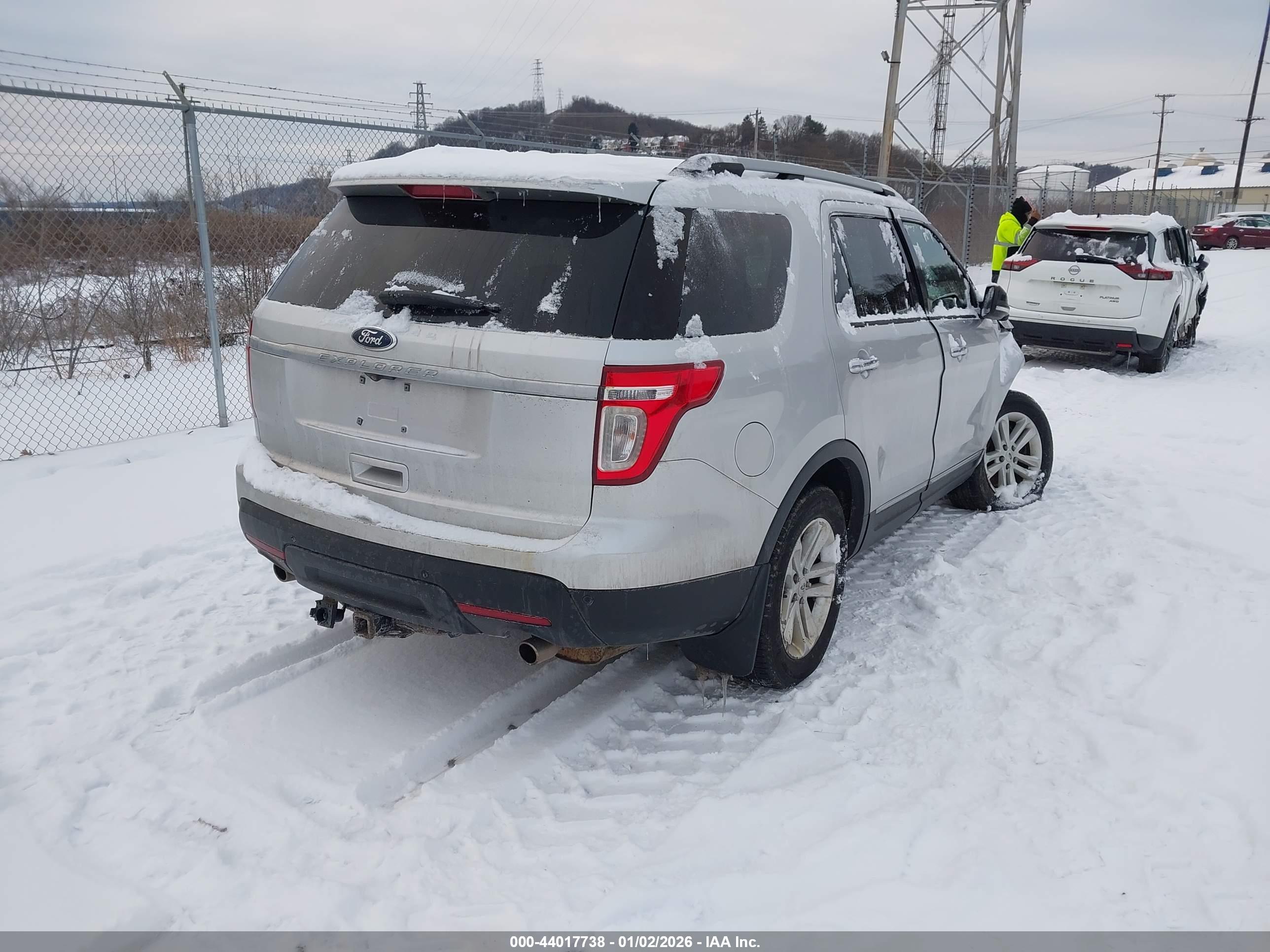FORD EXPLORER image 4