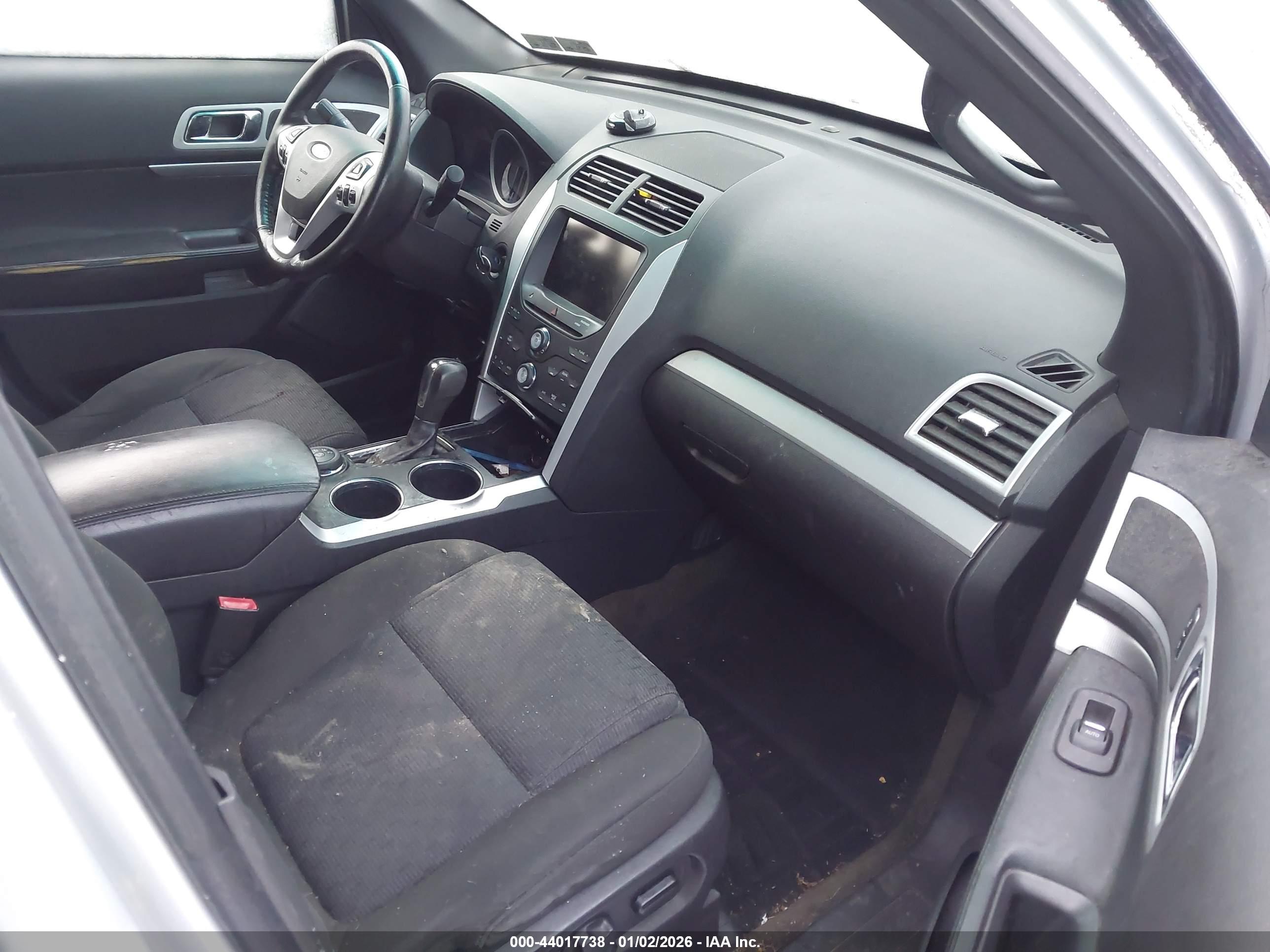 FORD EXPLORER image 5