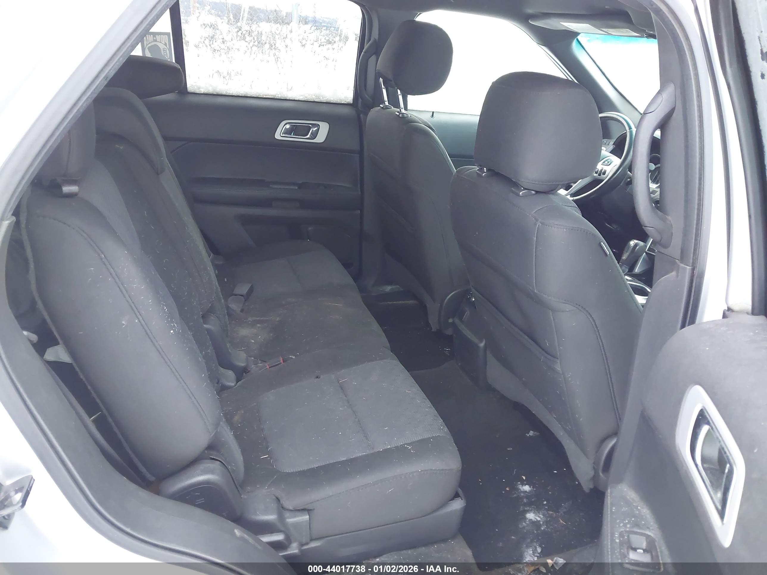 FORD EXPLORER image 8