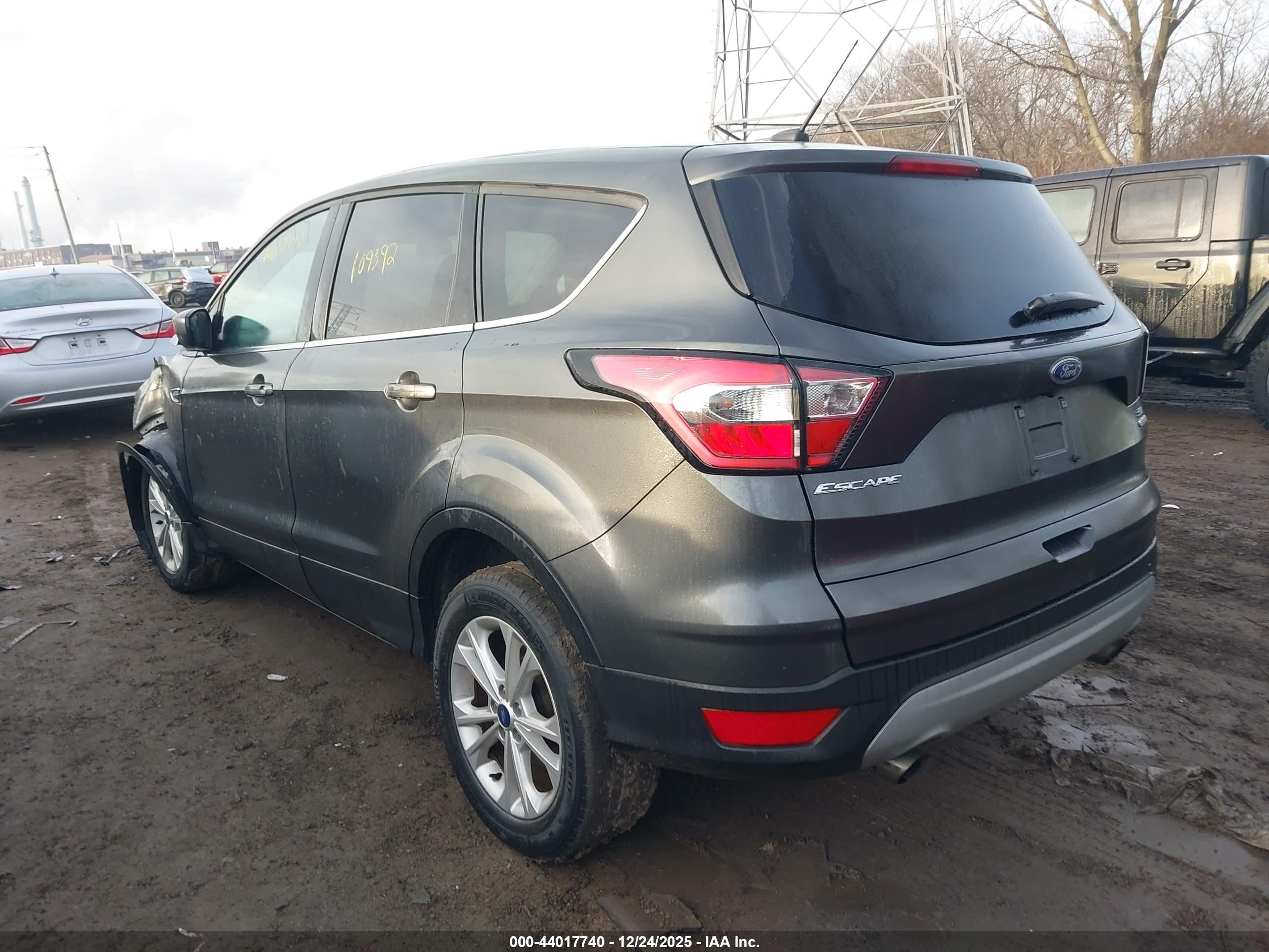 FORD ESCAPE image 3
