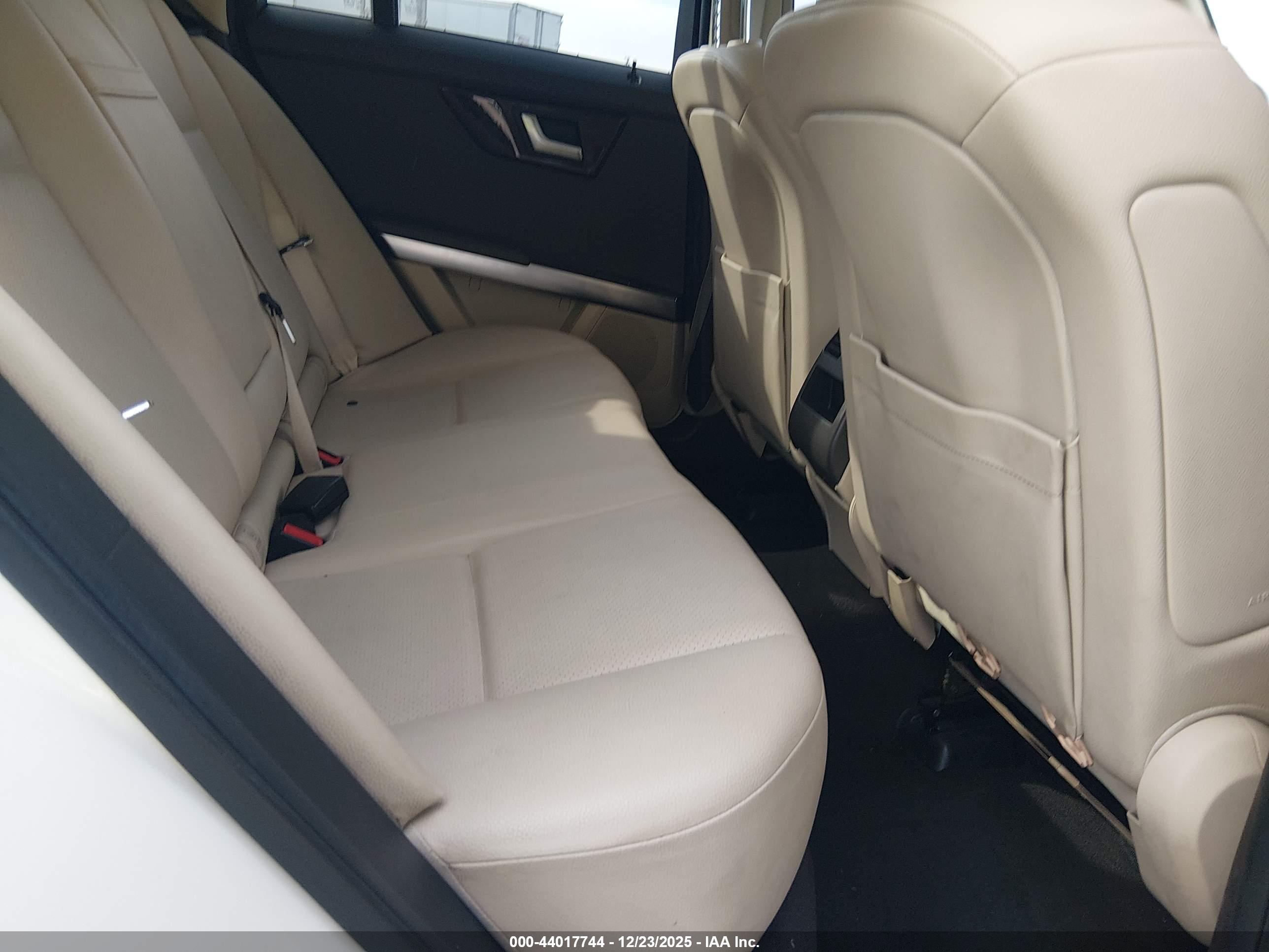 MERCEDES-BENZ GLK image 8