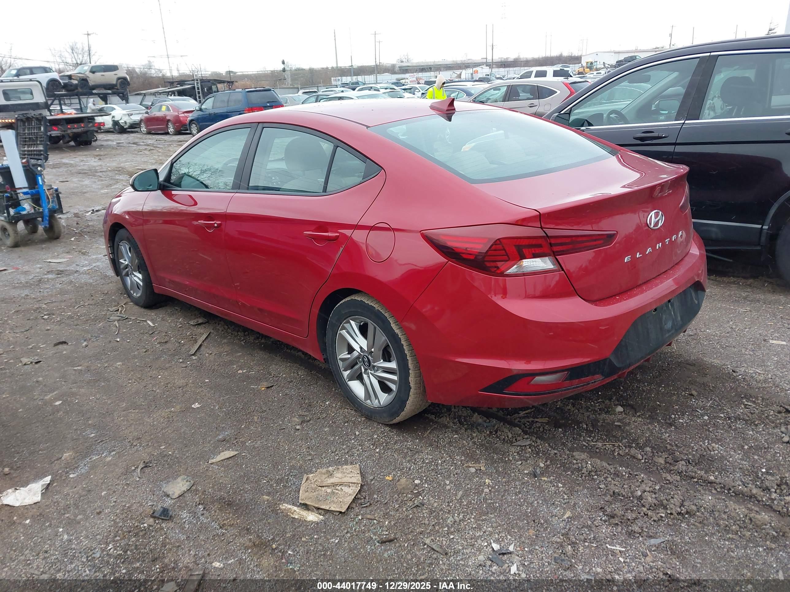 HYUNDAI ELANTRA image 3