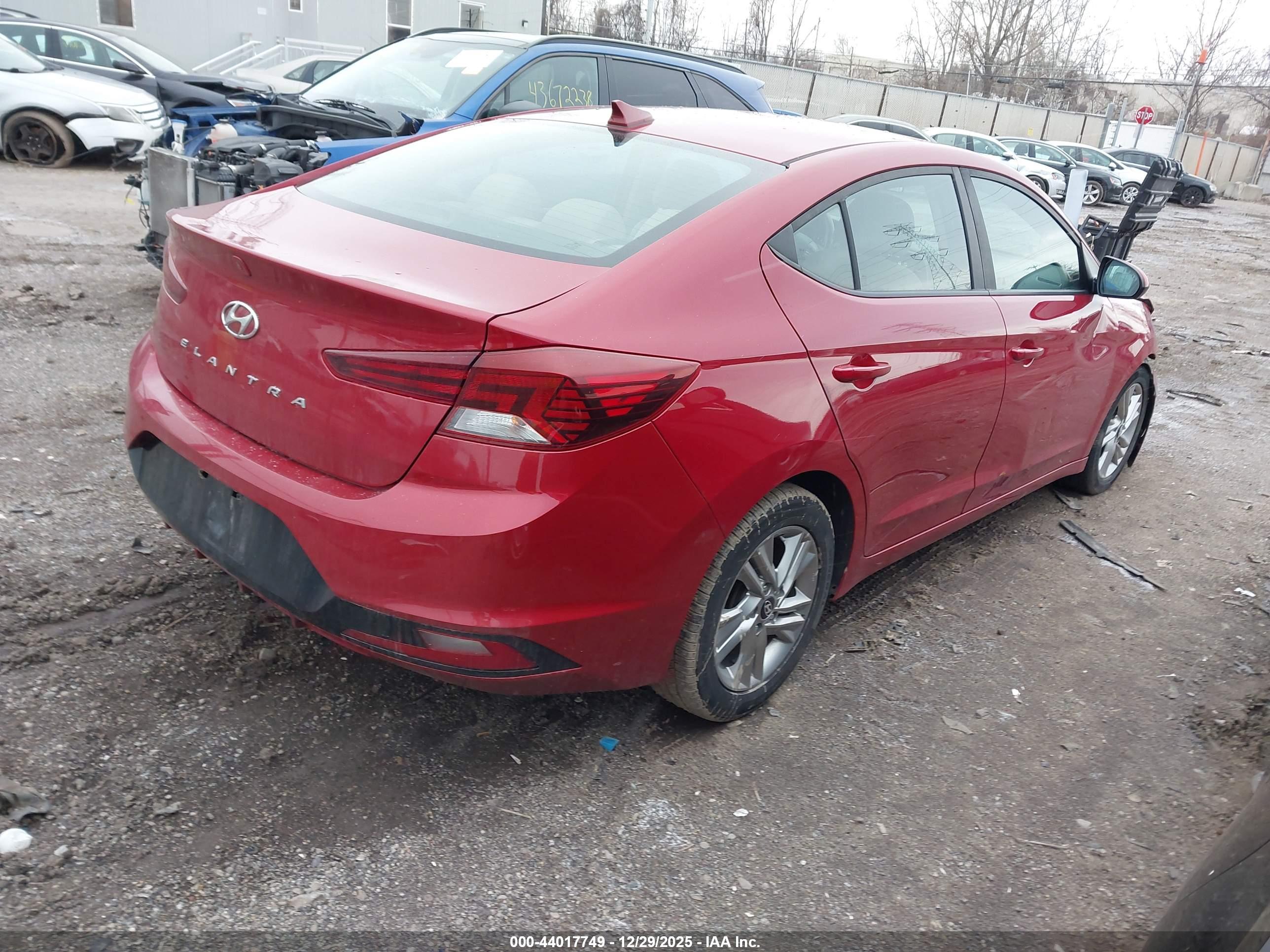 HYUNDAI ELANTRA image 4