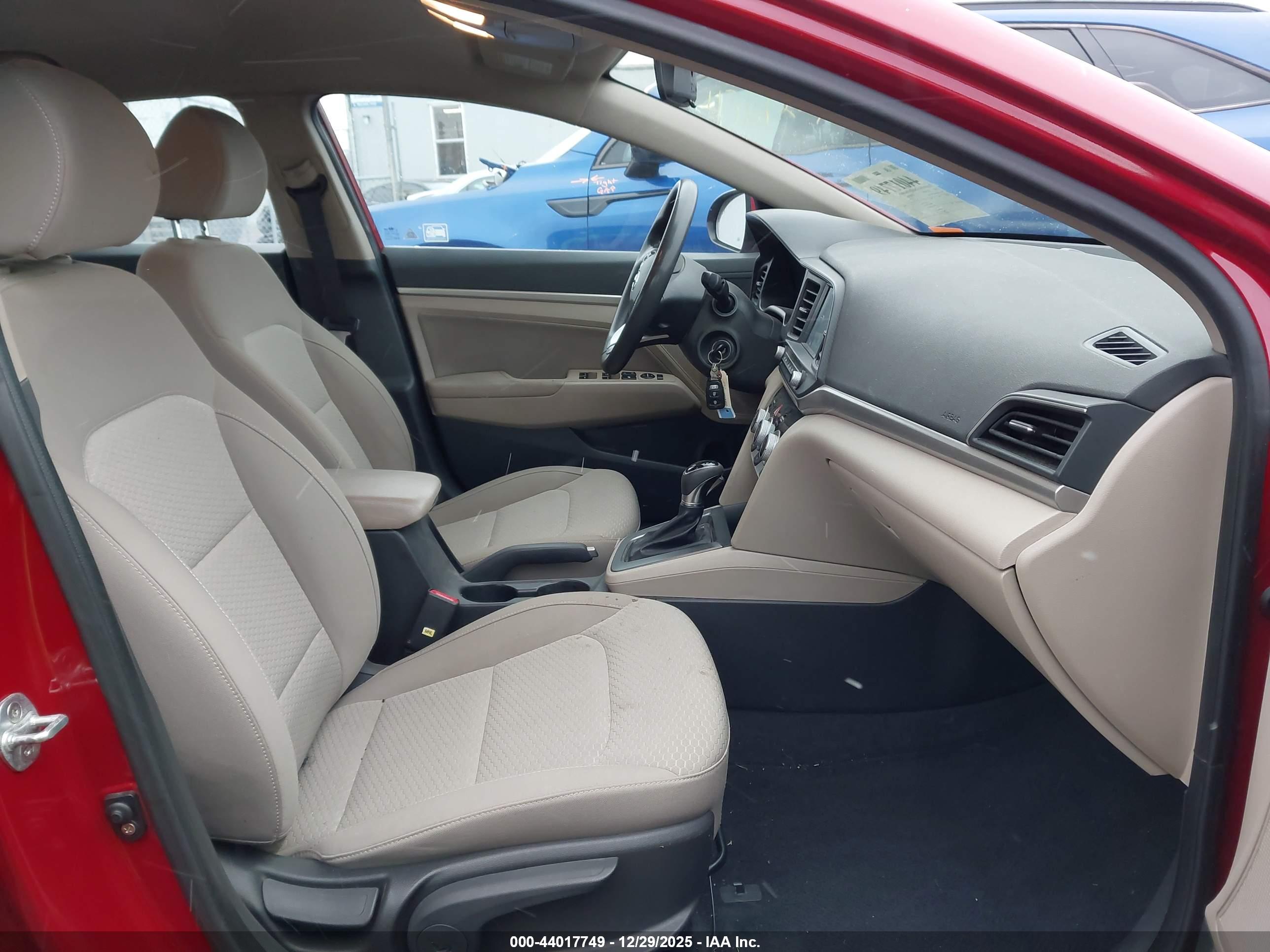 HYUNDAI ELANTRA image 5