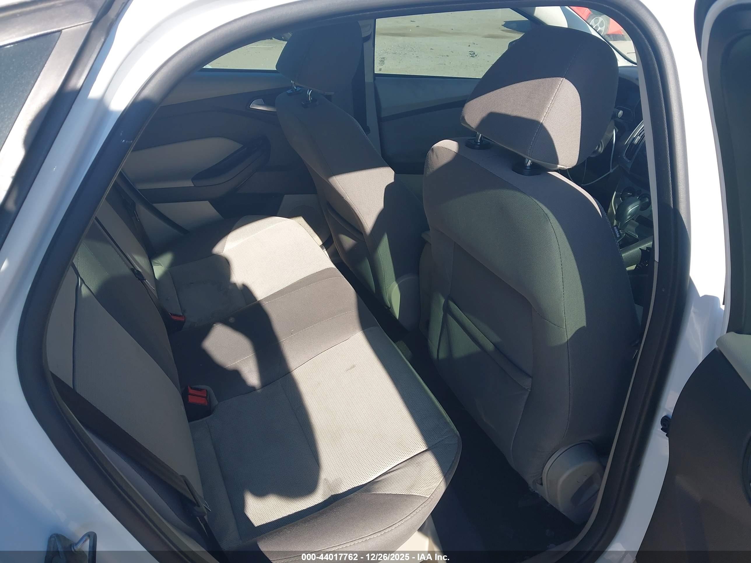 FORD FOCUS image 8