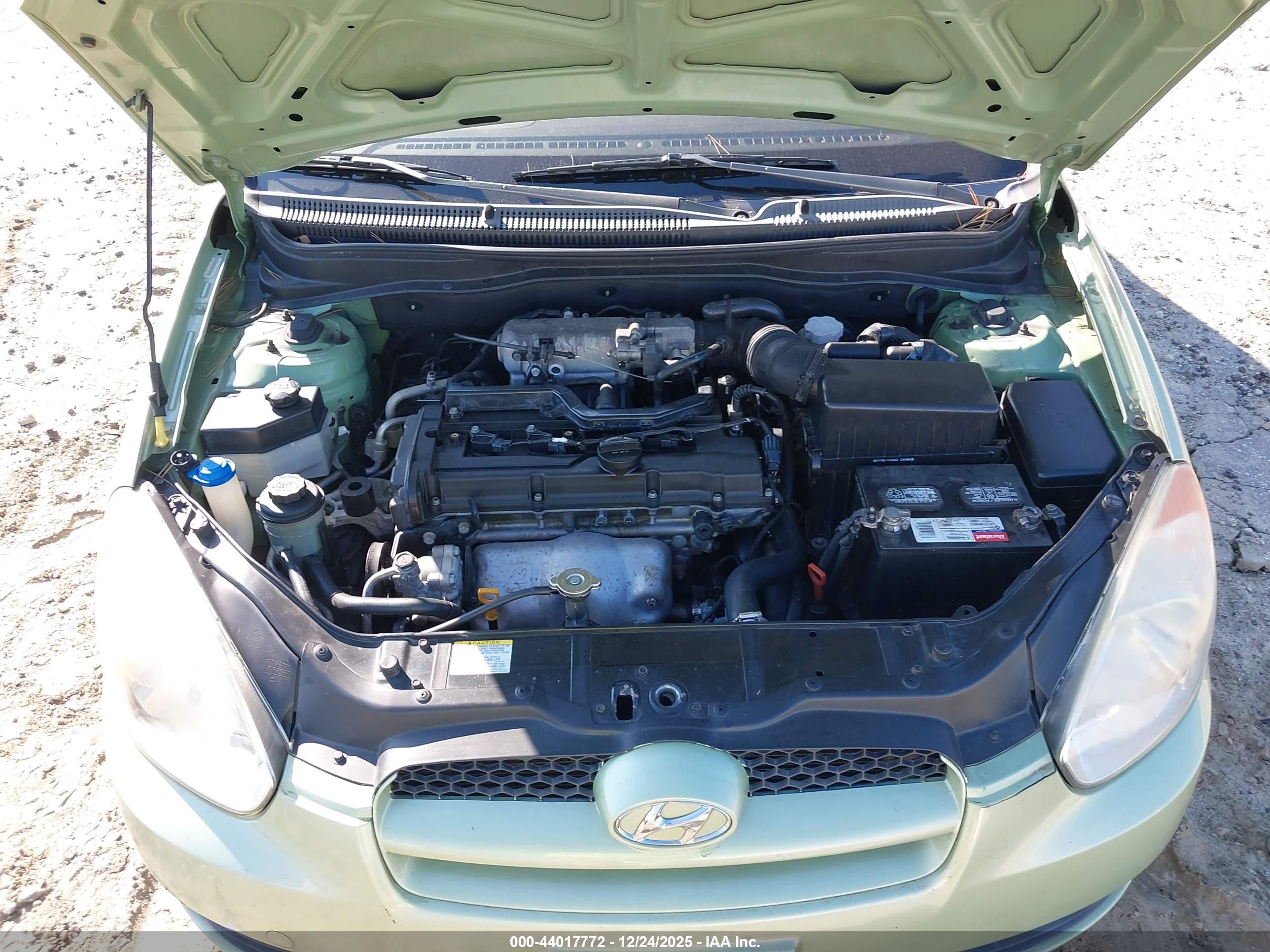 HYUNDAI ACCENT image 10