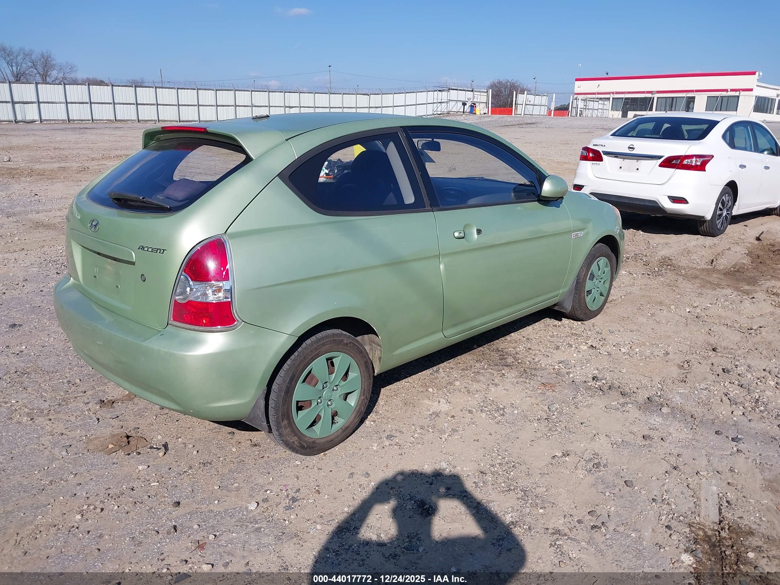 HYUNDAI ACCENT image 4