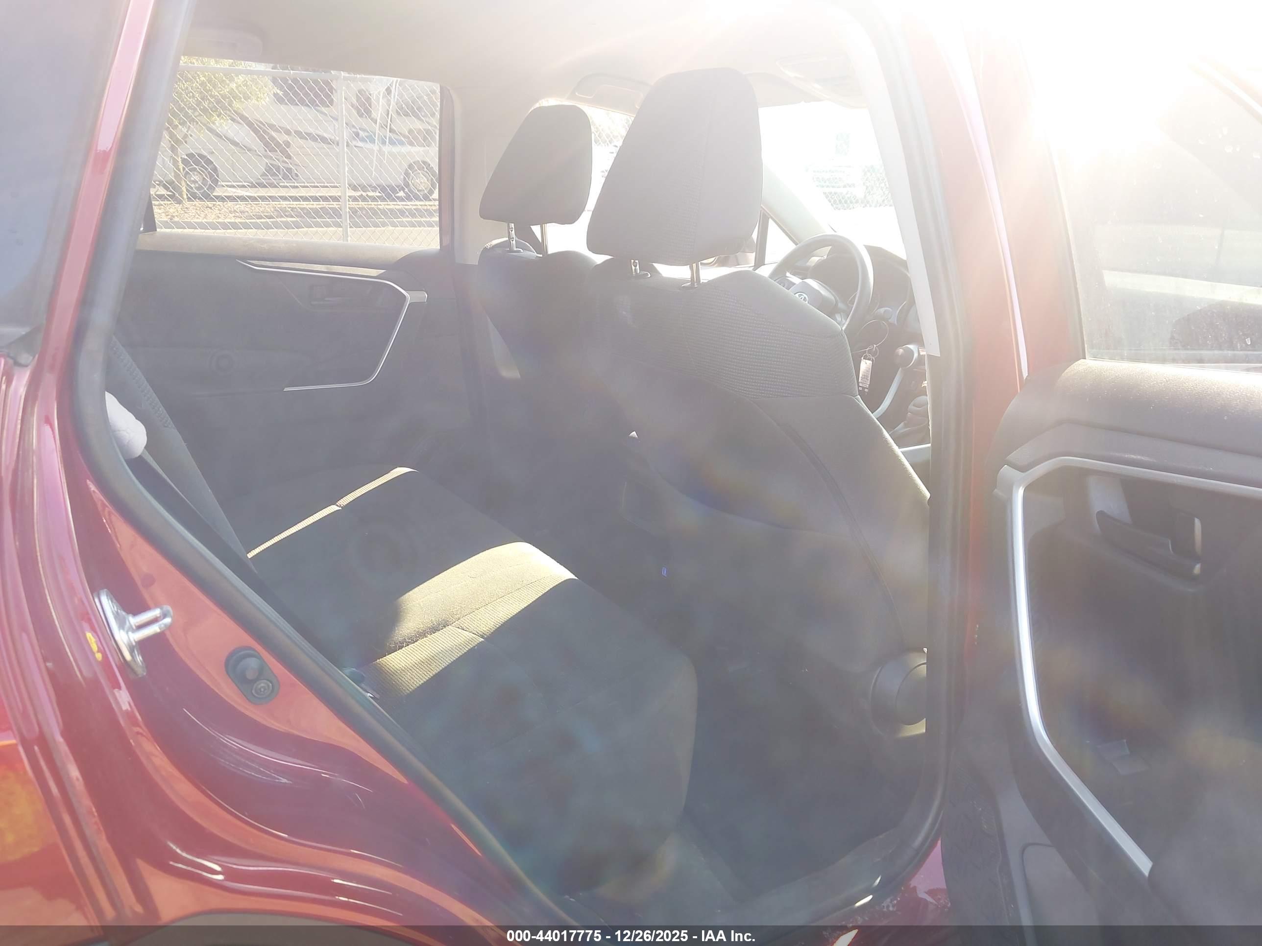 TOYOTA RAV4 image 8