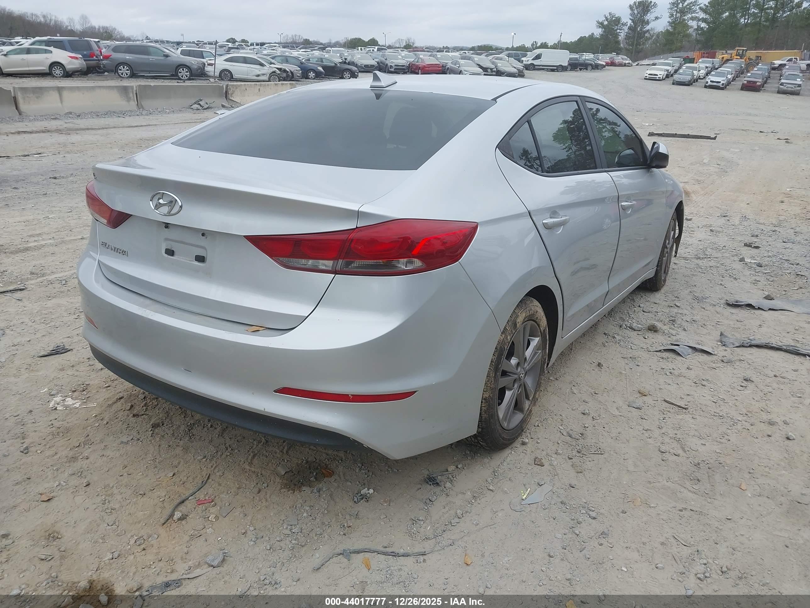 HYUNDAI ELANTRA image 4