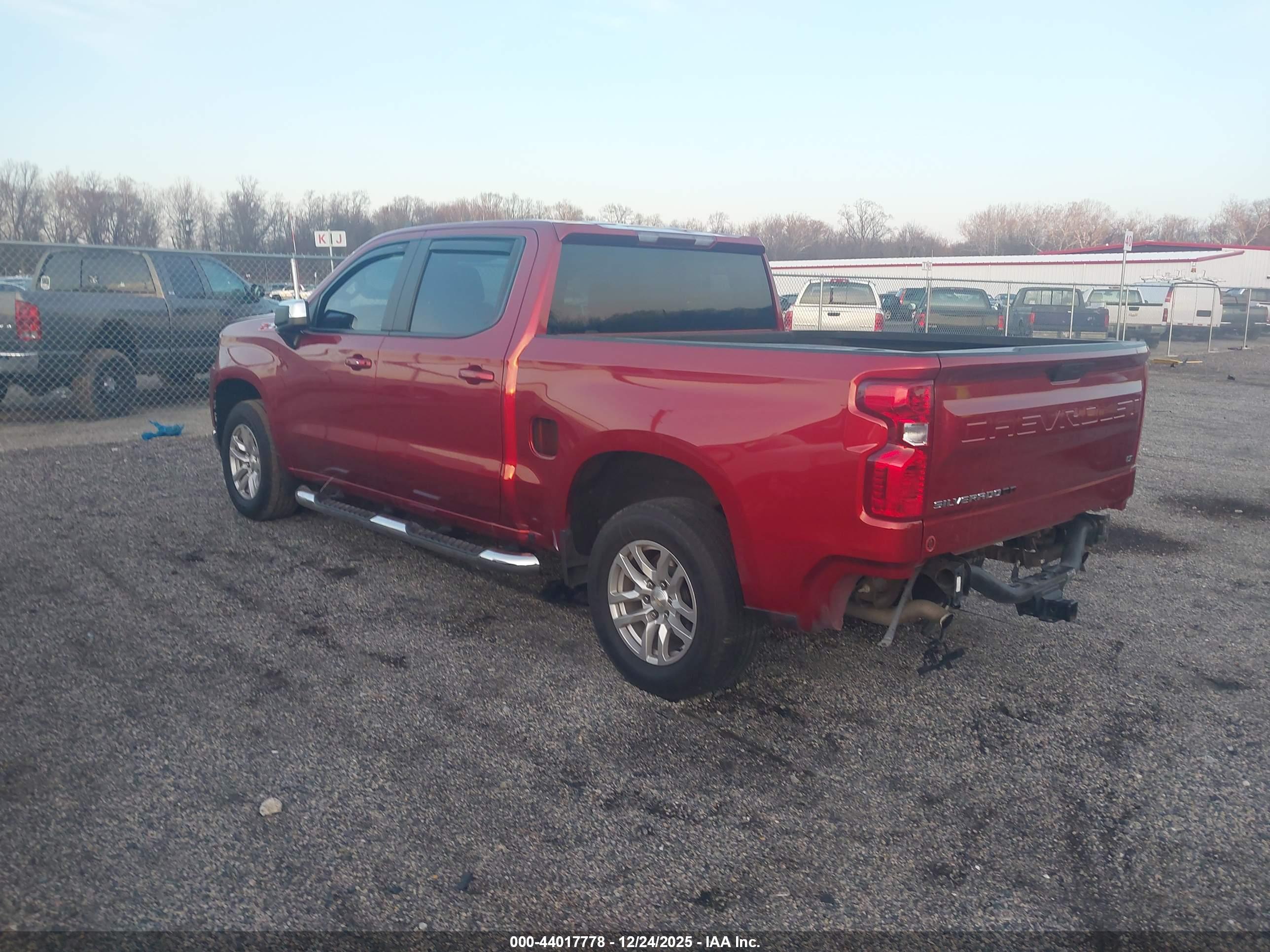 CHEVROLET SILVERADO image 3